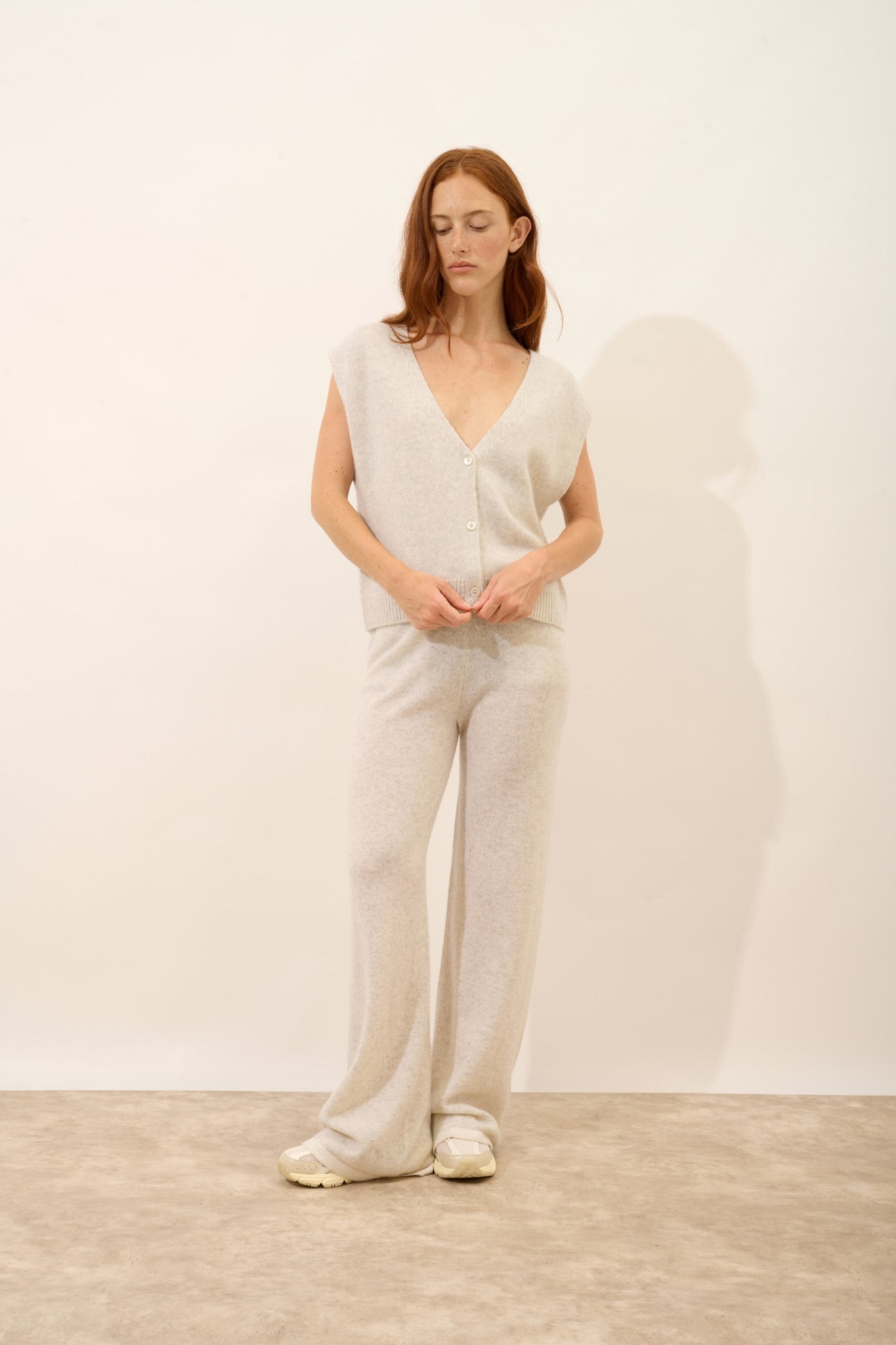 lucinda cardigan col v sans manches 6 fils gris perle chiné 100% cachemire