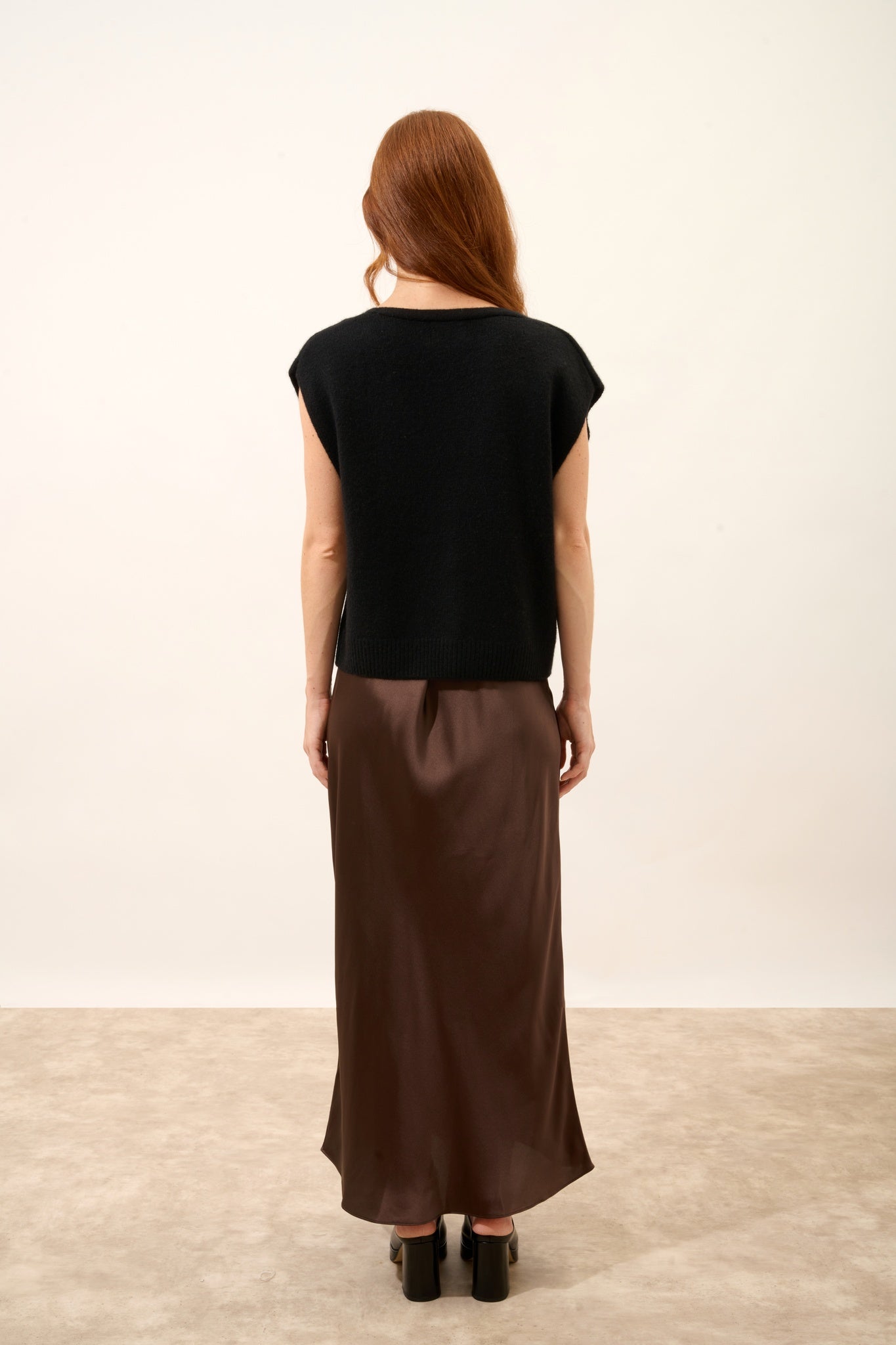 LUCINDA cardigan col v sans manches 6 fils noir