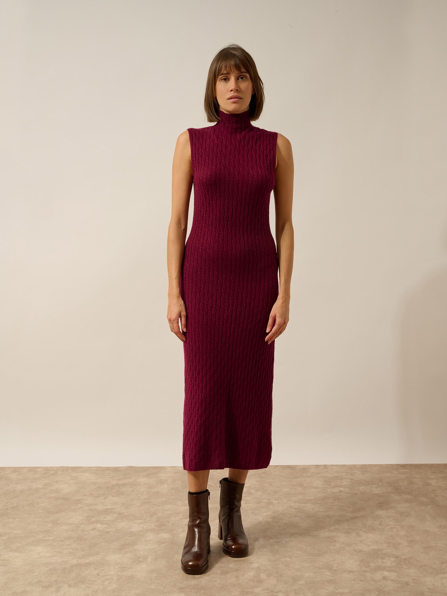 MANON robe col montant sans manches bordeaux