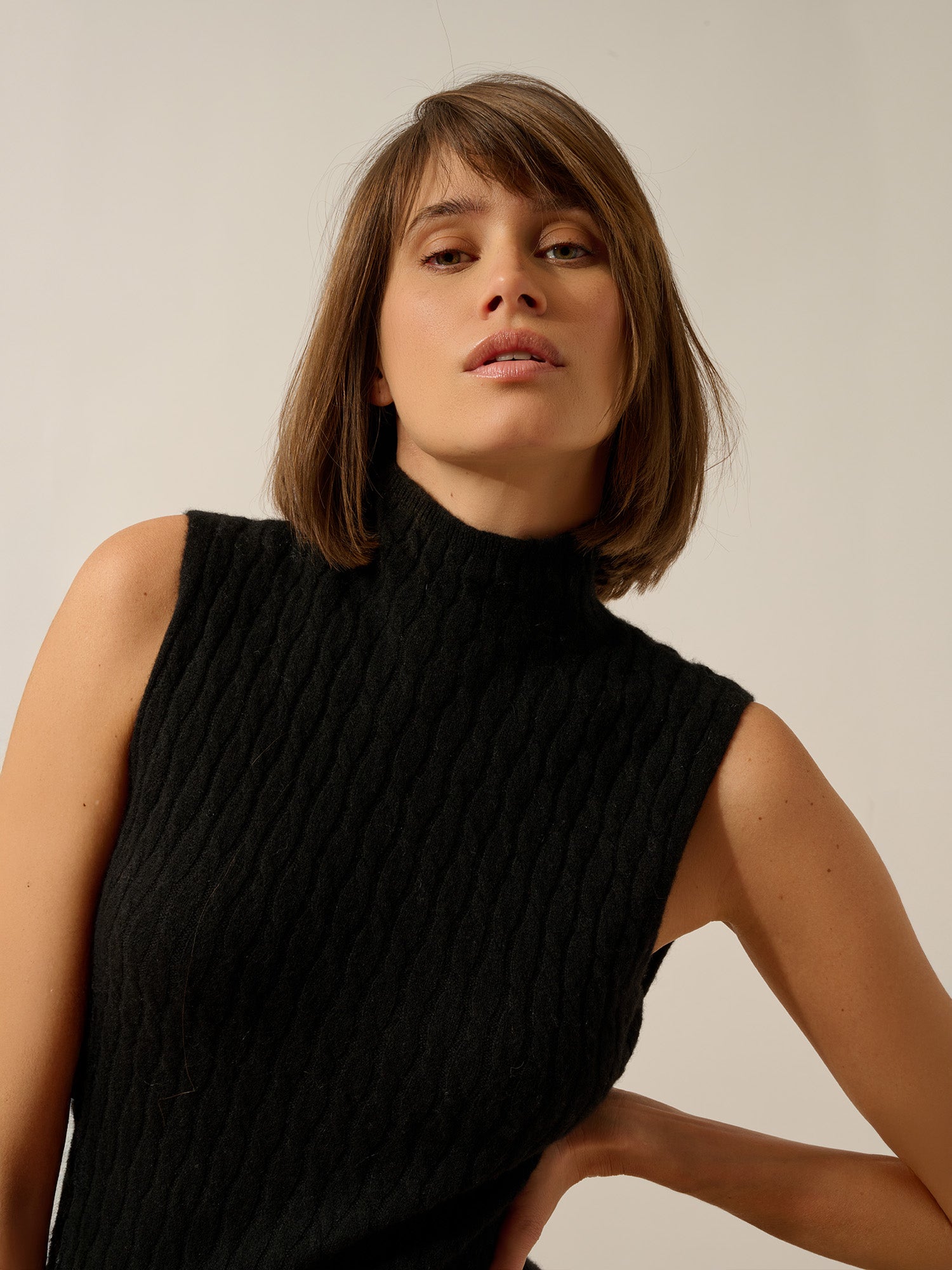 MANON robe col montant sans manches noir