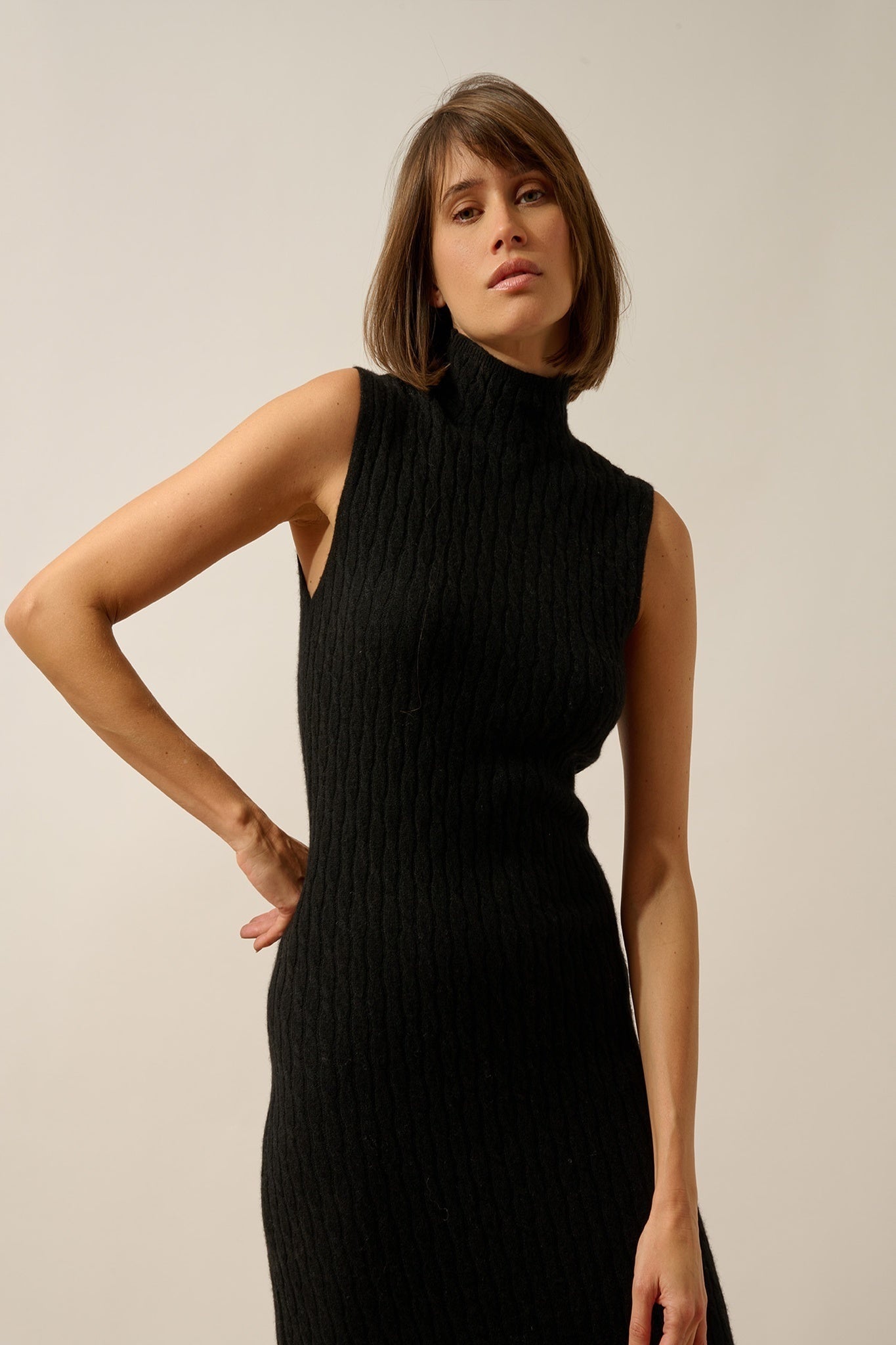 MANON sleeveless high-neck dress in black
