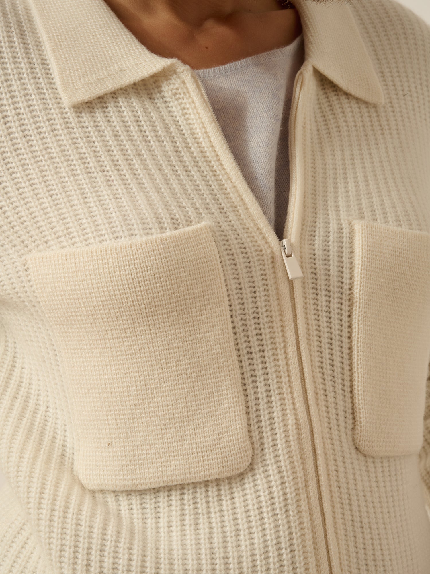 MARGARETHE veste courte zippée col chemise 4 fils ivoire