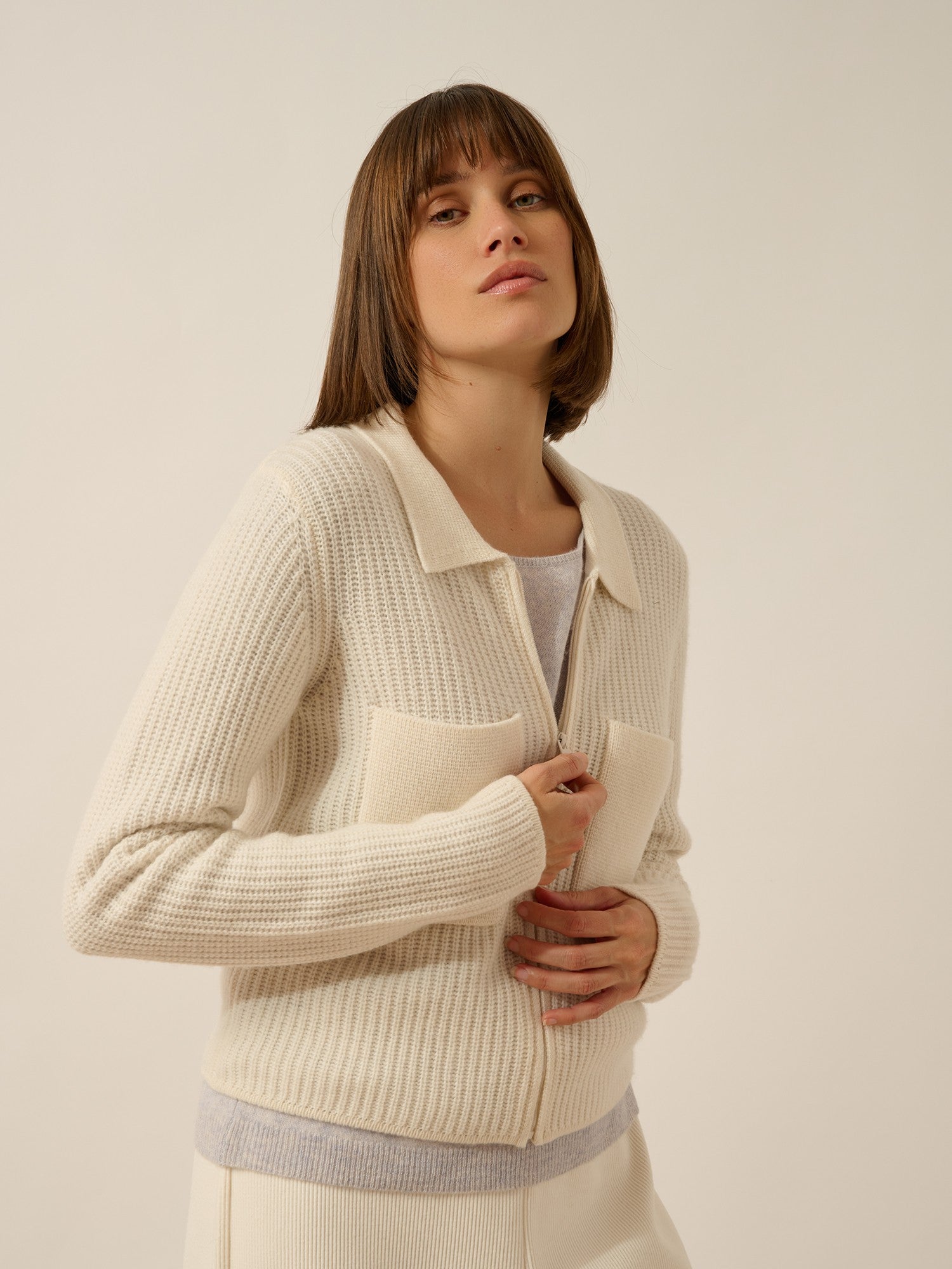 Margarethe short zippered jacket with shirt collar, 4 threads, ivory