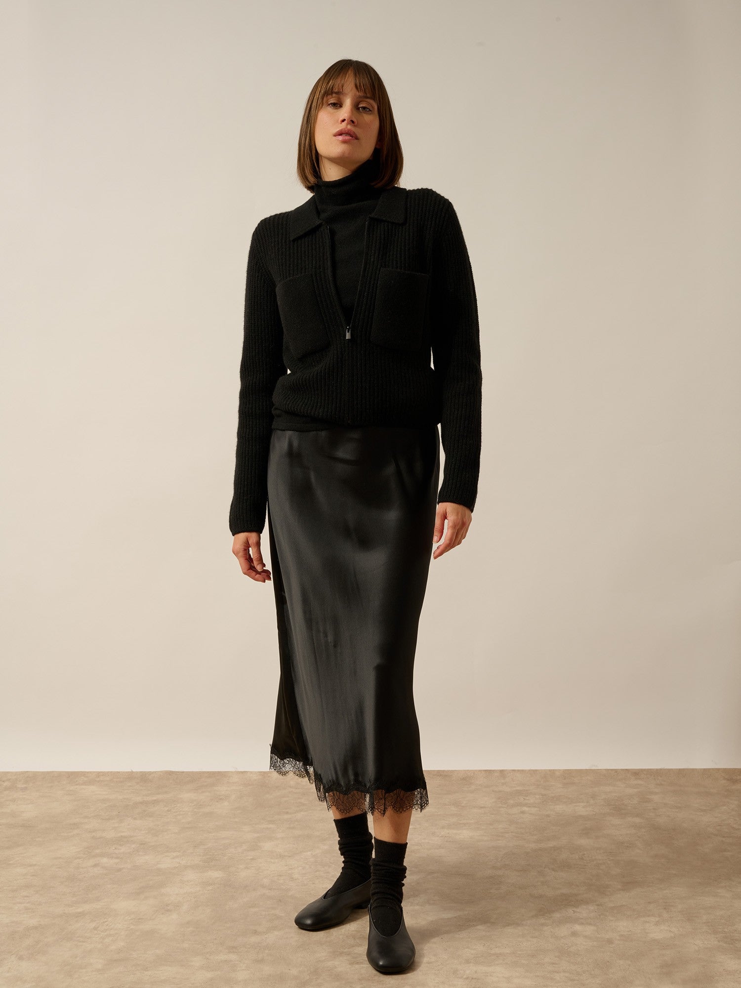 Margarethe short zippered jacket with shirt collar, 4 black threads