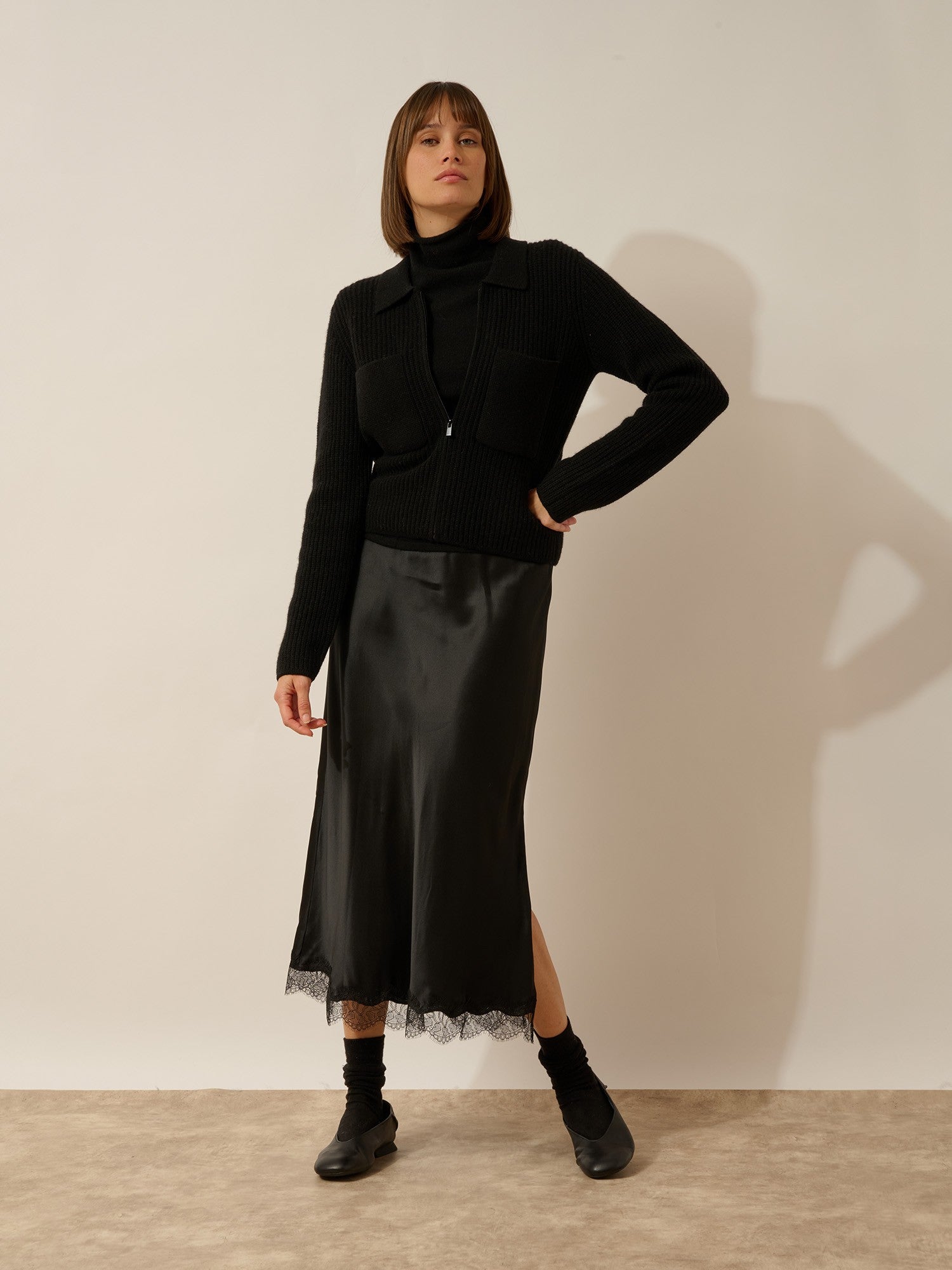 Margarethe short zippered jacket with shirt collar, 4 black threads