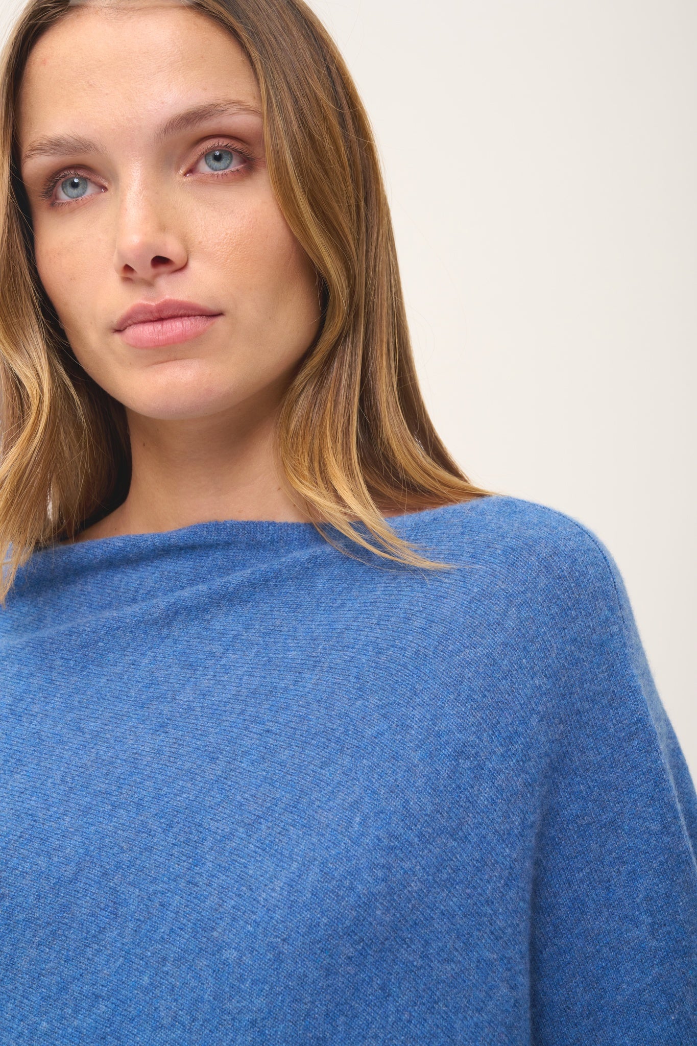 MEREDITH poncho col bateau bleu denim