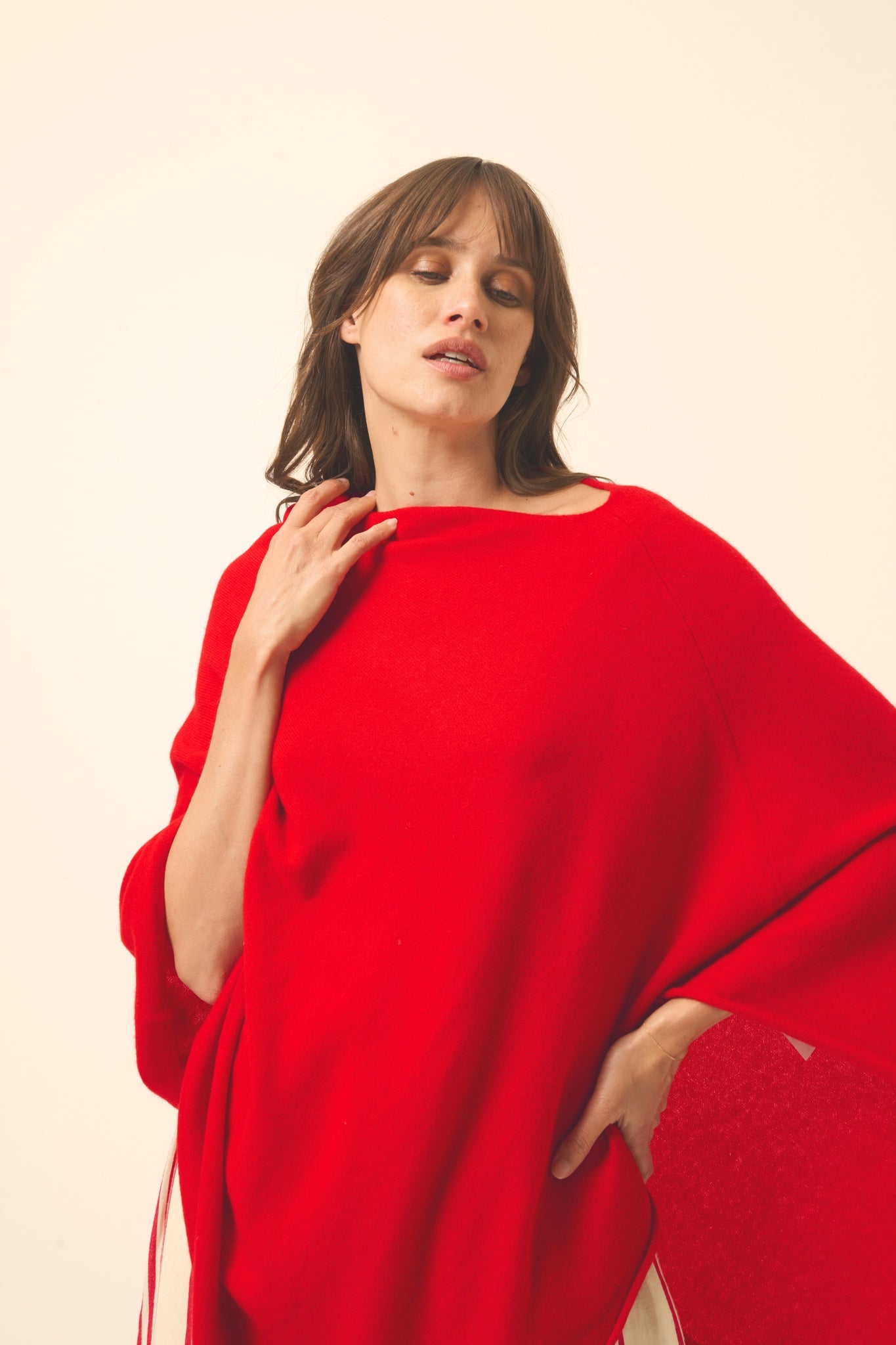 MEREDITH poncho col bateau rouge