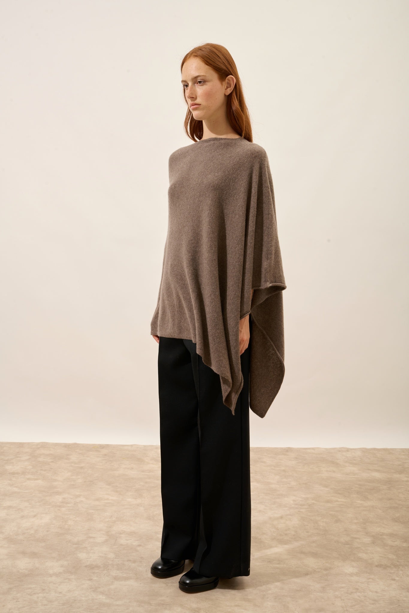 MEREDITH poncho col bateau taupe chiné