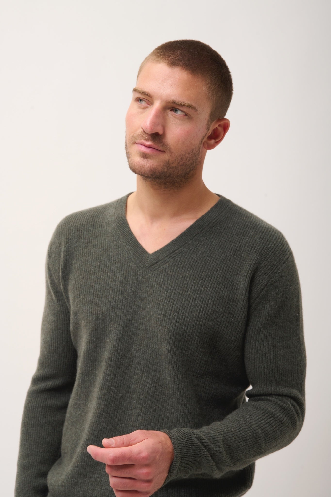 MEVRON pull col v kaki chiné