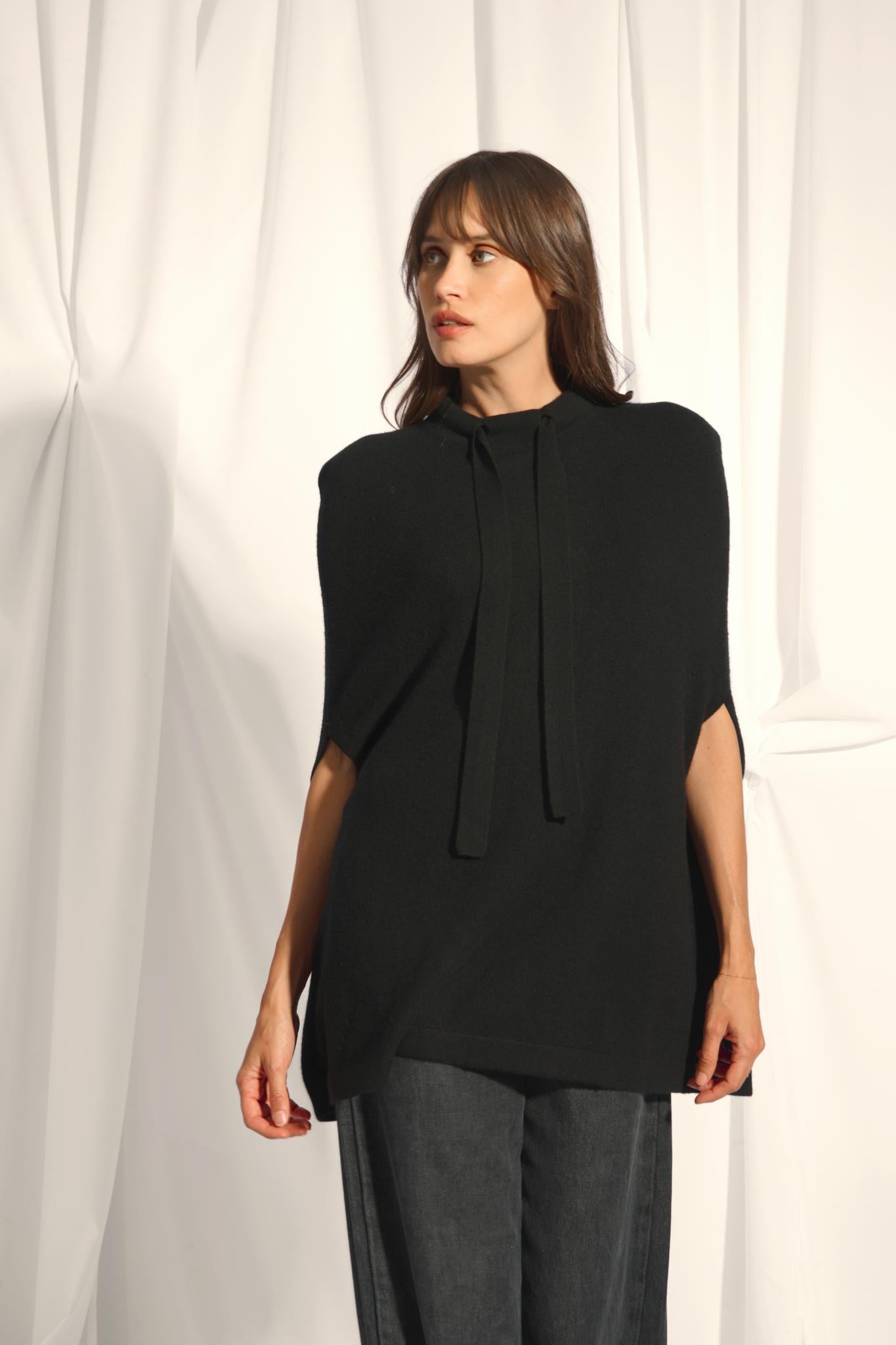 MIAMAR black round-neck cape