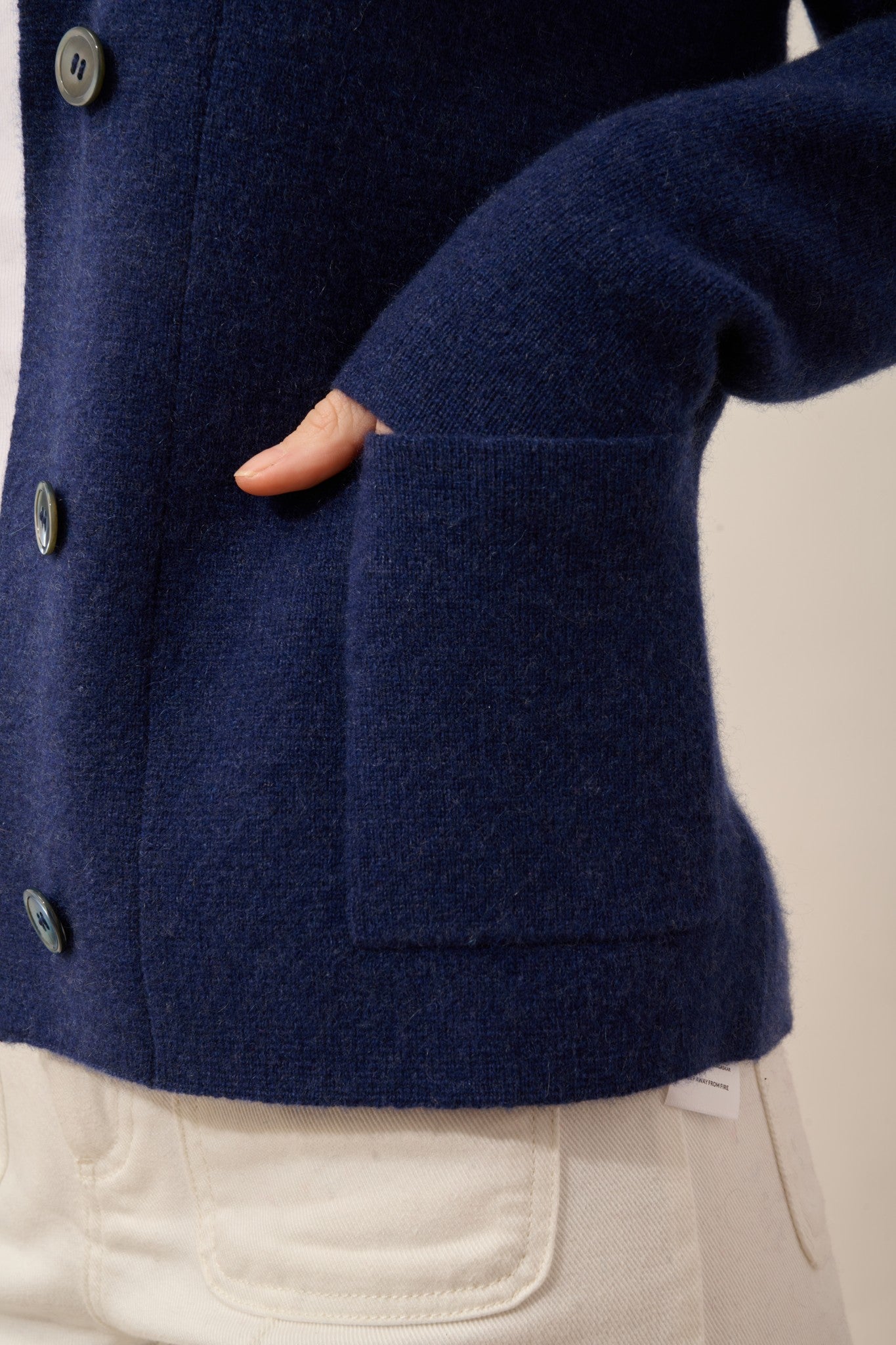 mila veste boutonnée col châle bleu nuit