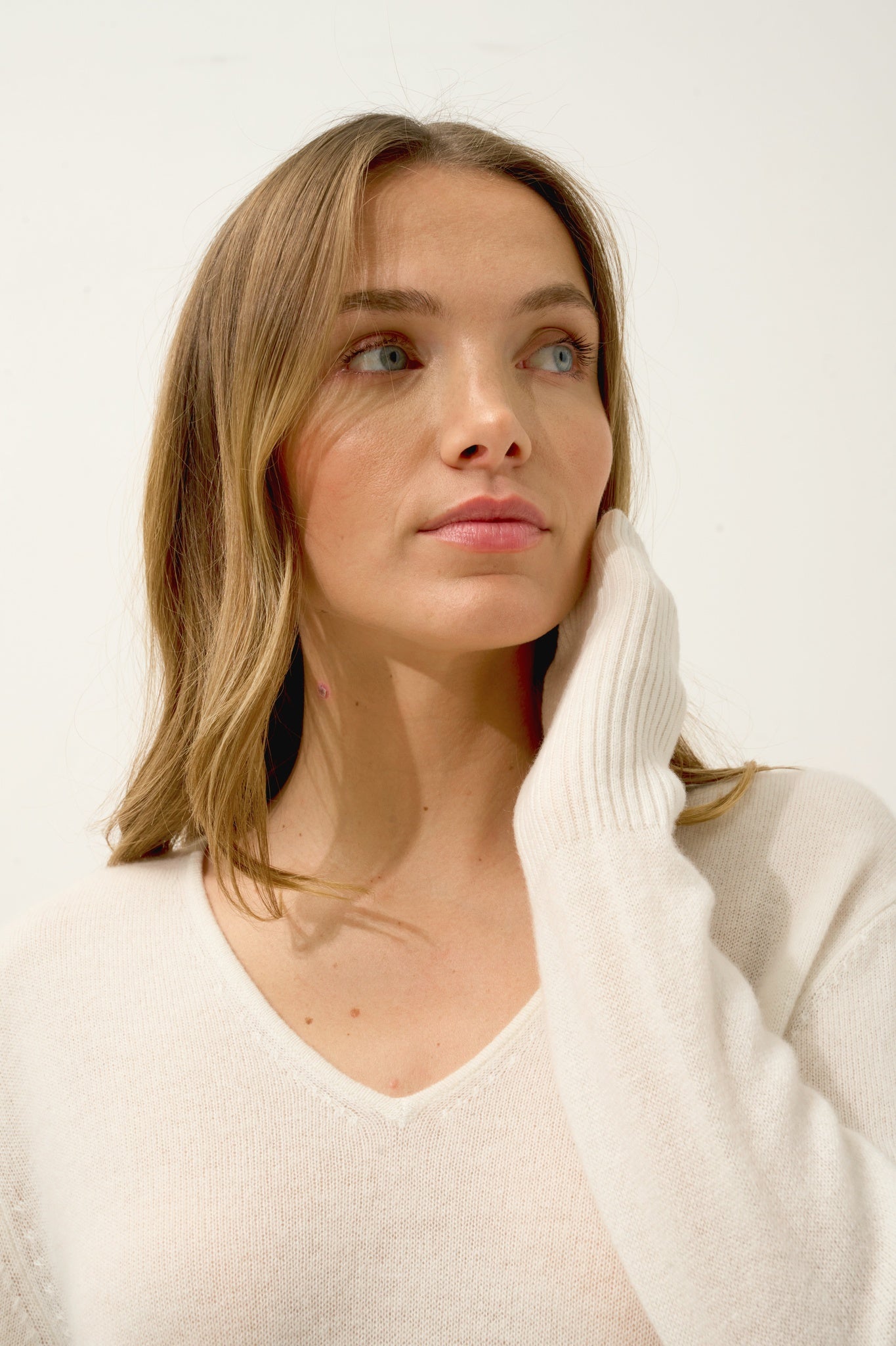 MILEYA robe col v ivoire