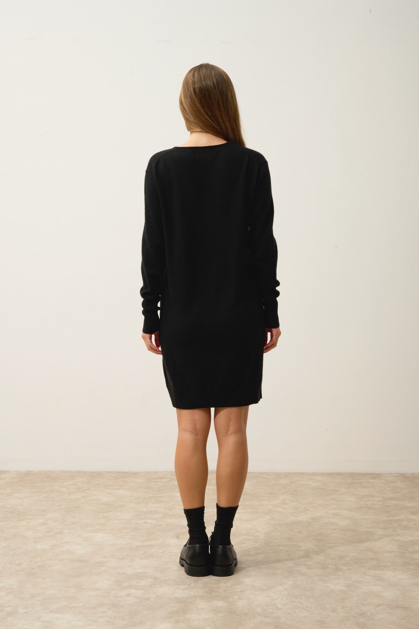 mileya robe col v noir 100% cachemire