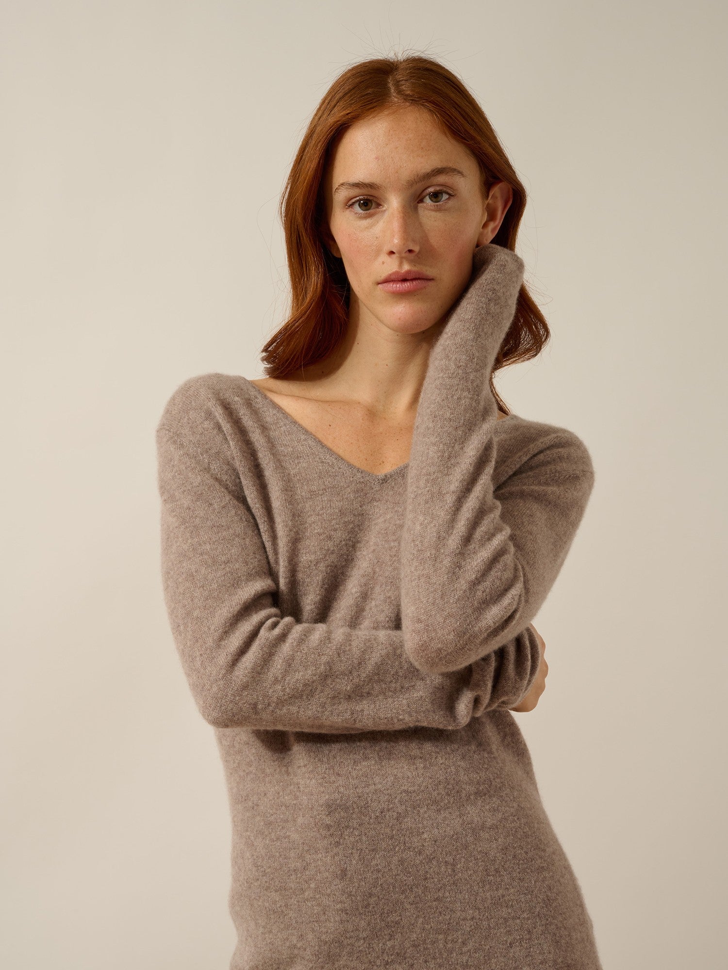 mirella pullover with v-neck front and back in mottled caribou