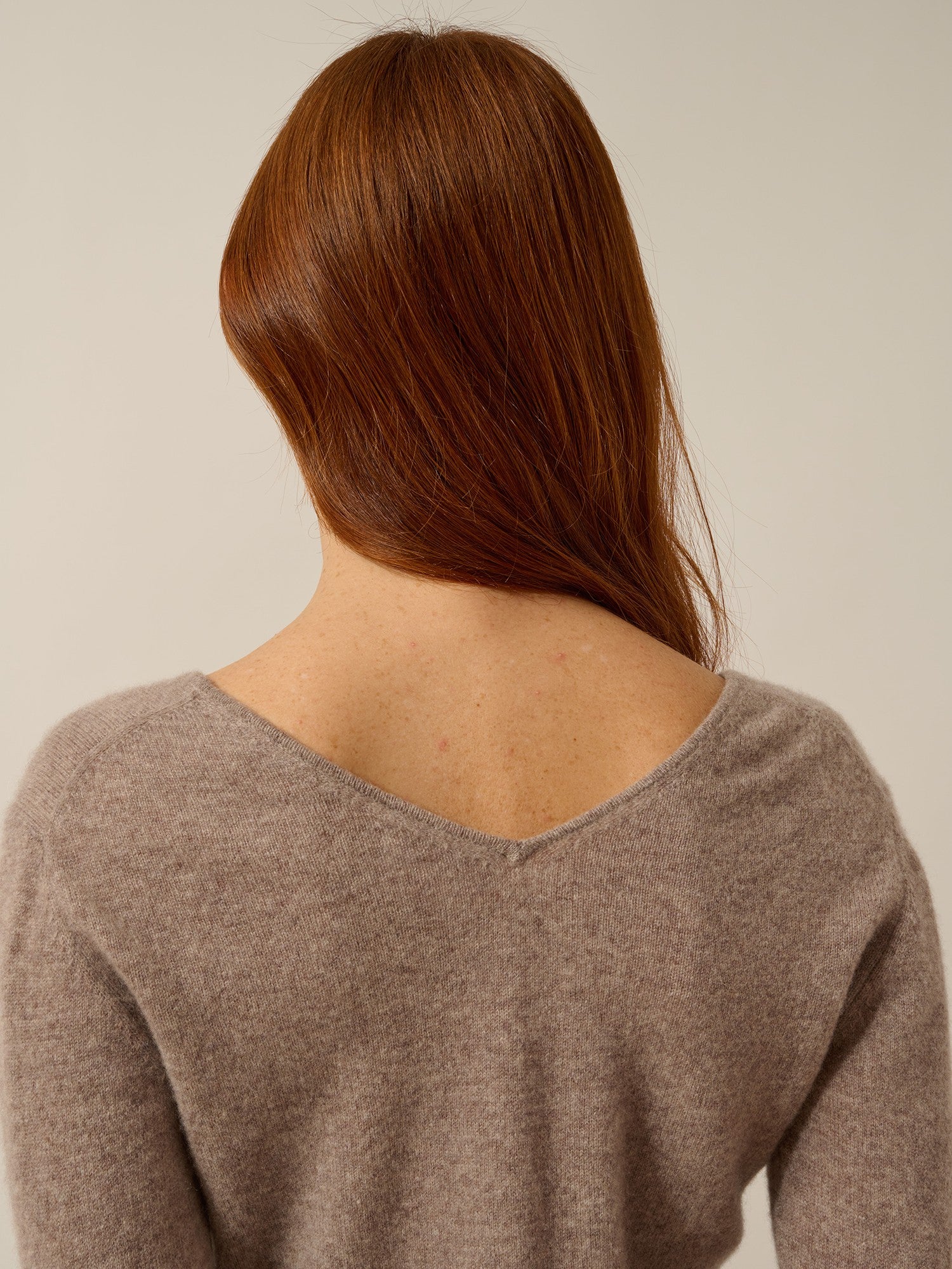 mirella pullover with v-neck front and back in mottled caribou