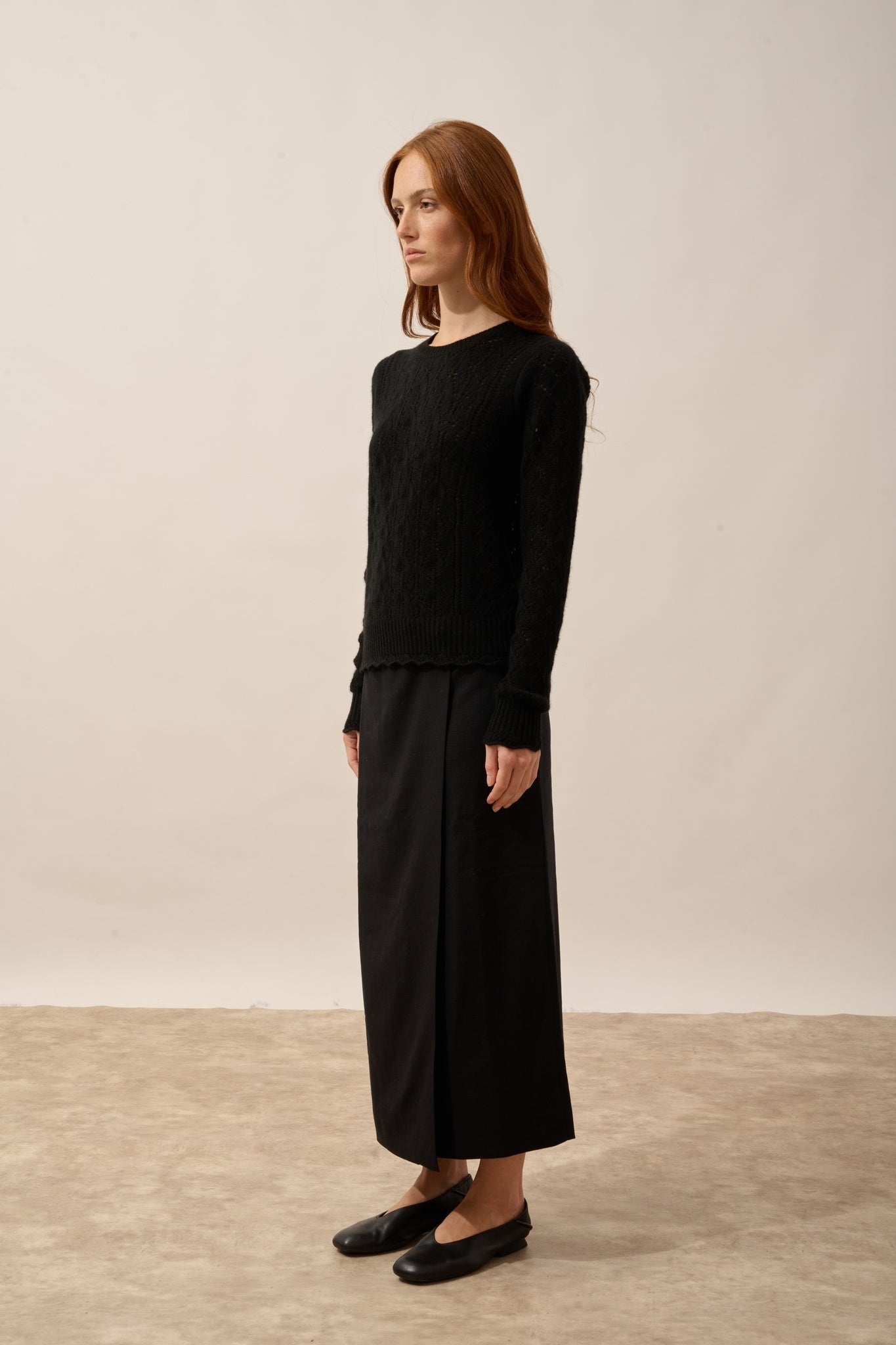 NADIA black 8-ply round neck sweater