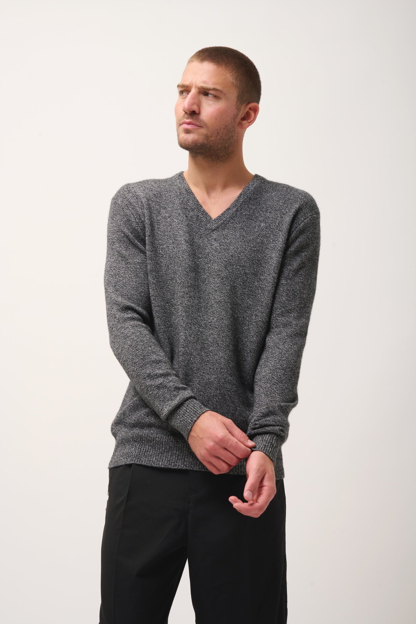 NATHAN black/white V-neck sweater