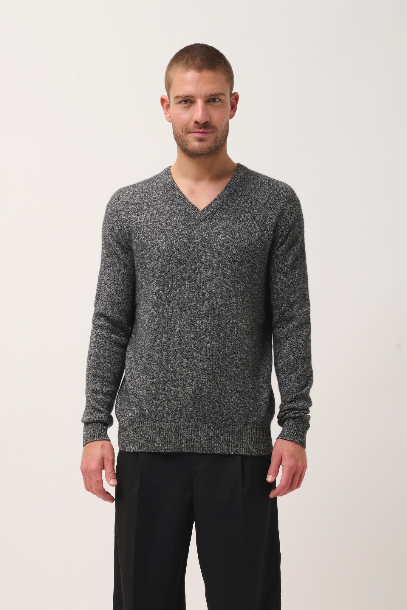 NATHAN black/white V-neck sweater