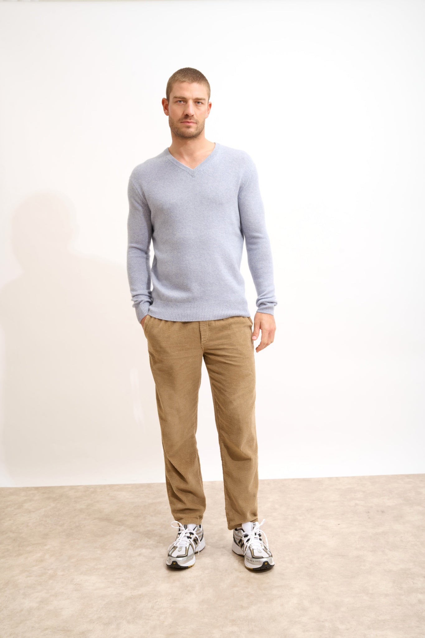 NATHAN 4-ply V-neck sweater in ivory blue
