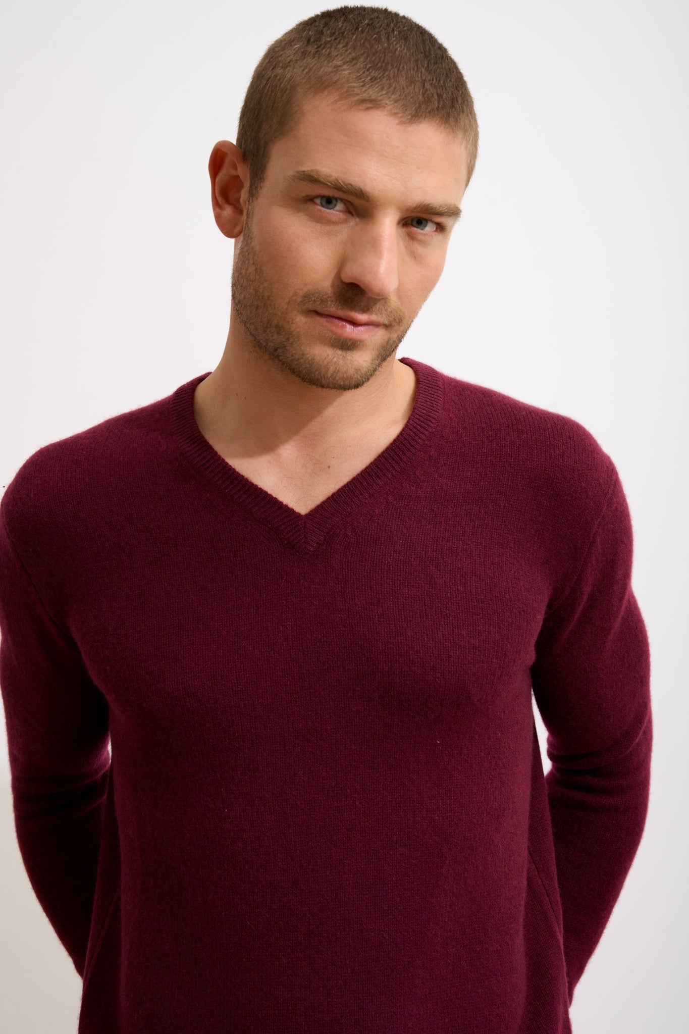 NATHAN V-neck sweater, 4-ply, blackberry