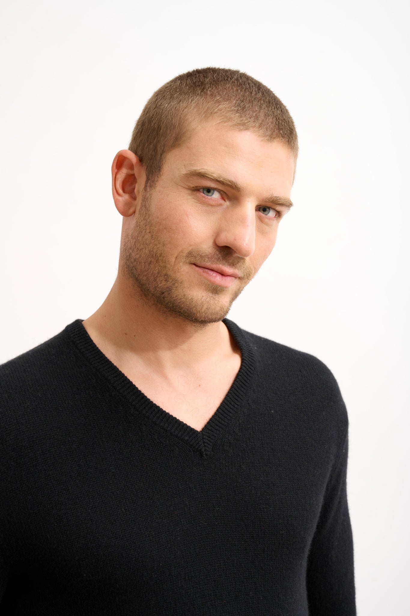 NATHAN black v-neck sweater