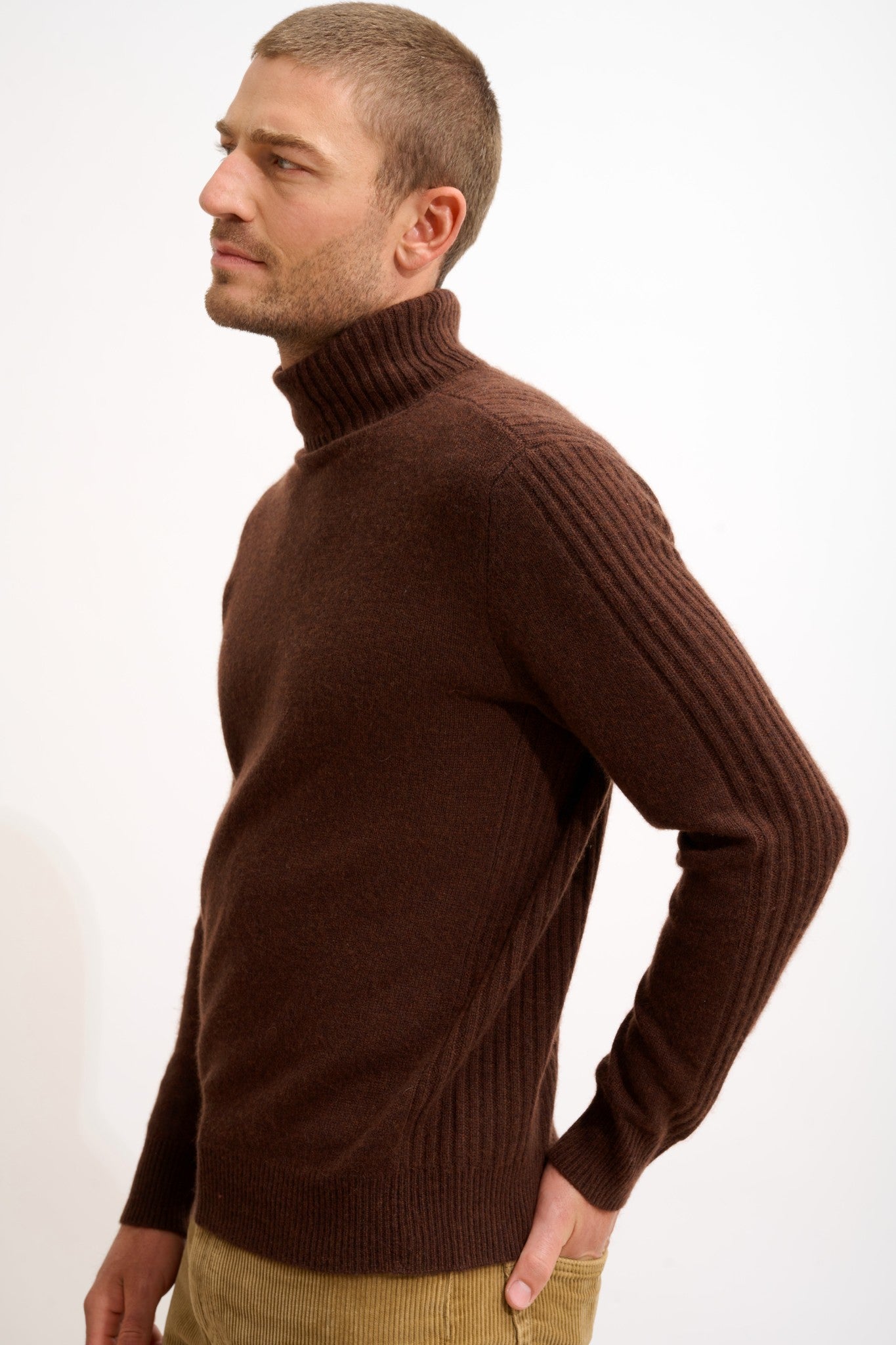 noi pull col roulé café