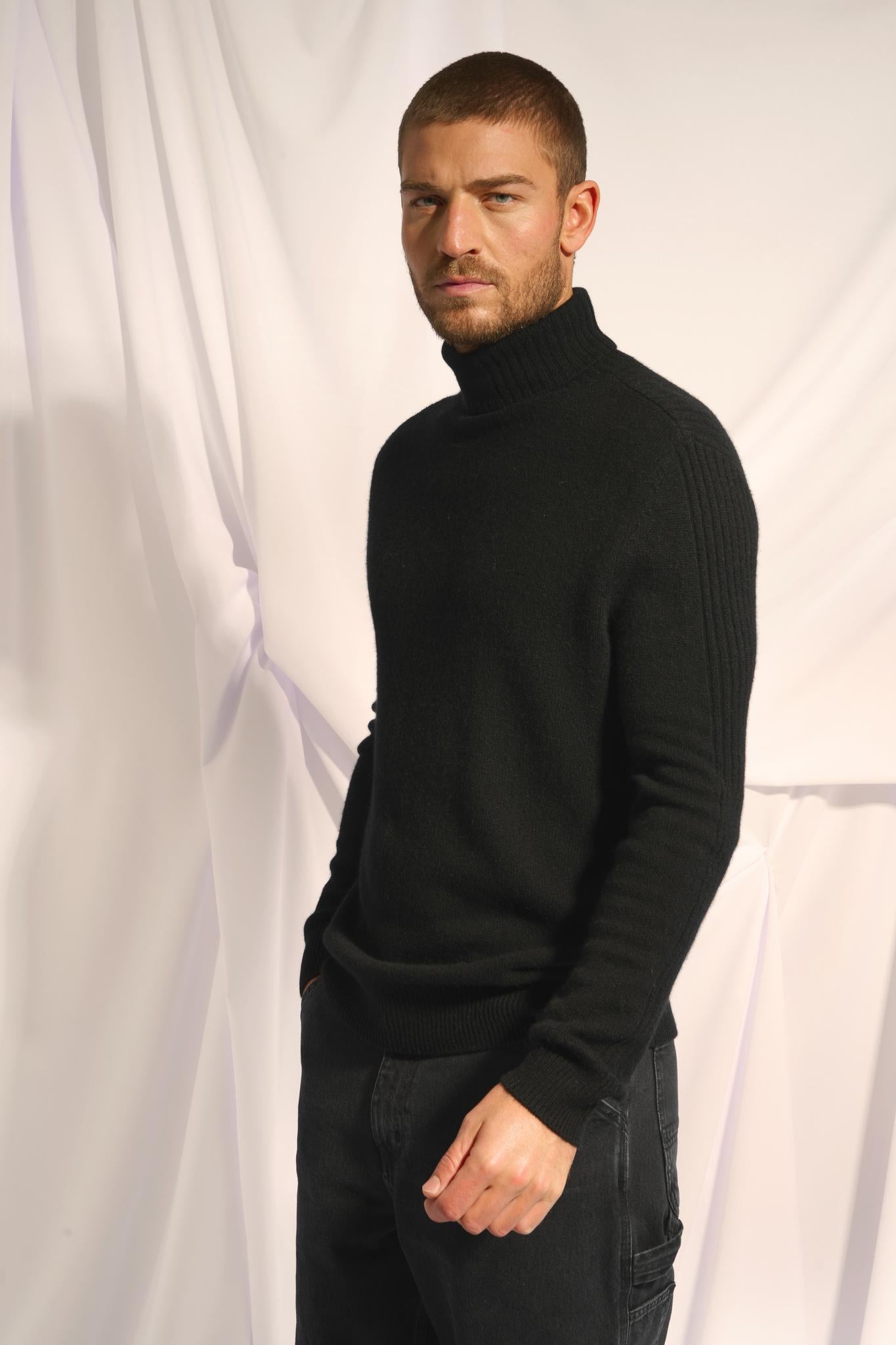 NOI pull col roulé noir