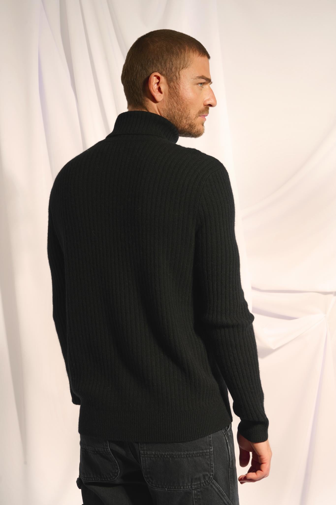 NOI pull col roulé noir