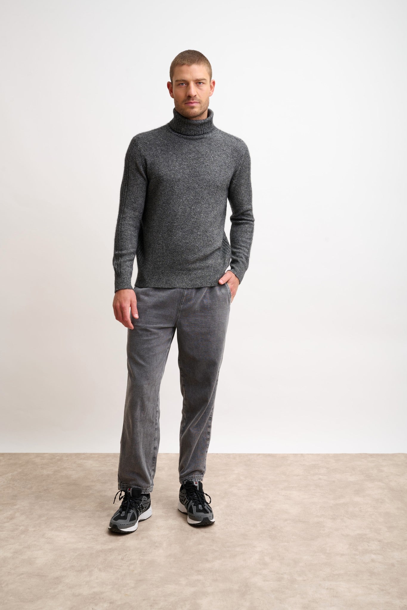 noi pull col roulé noir/blanc