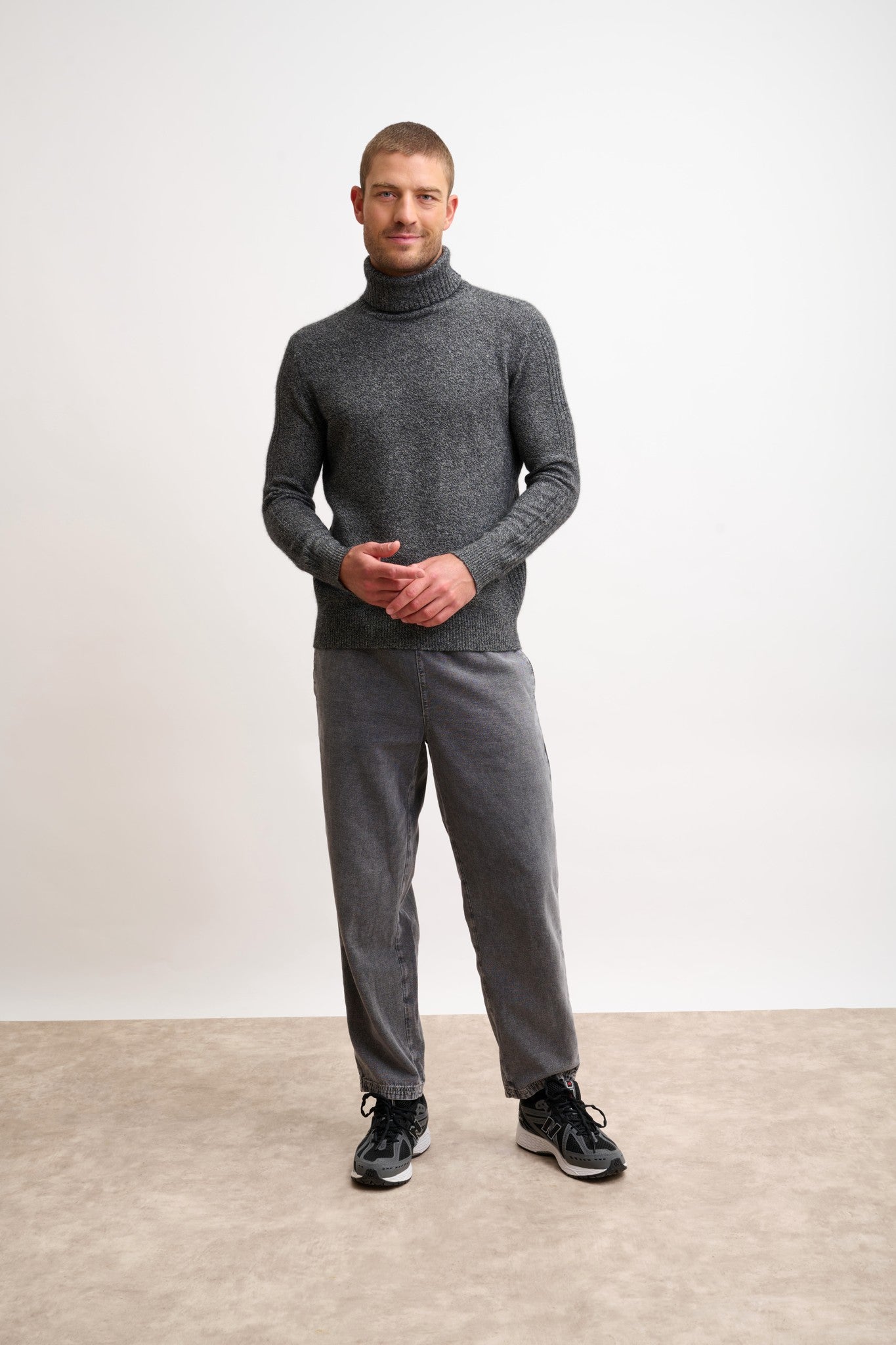 noi pull col roulé noir/blanc