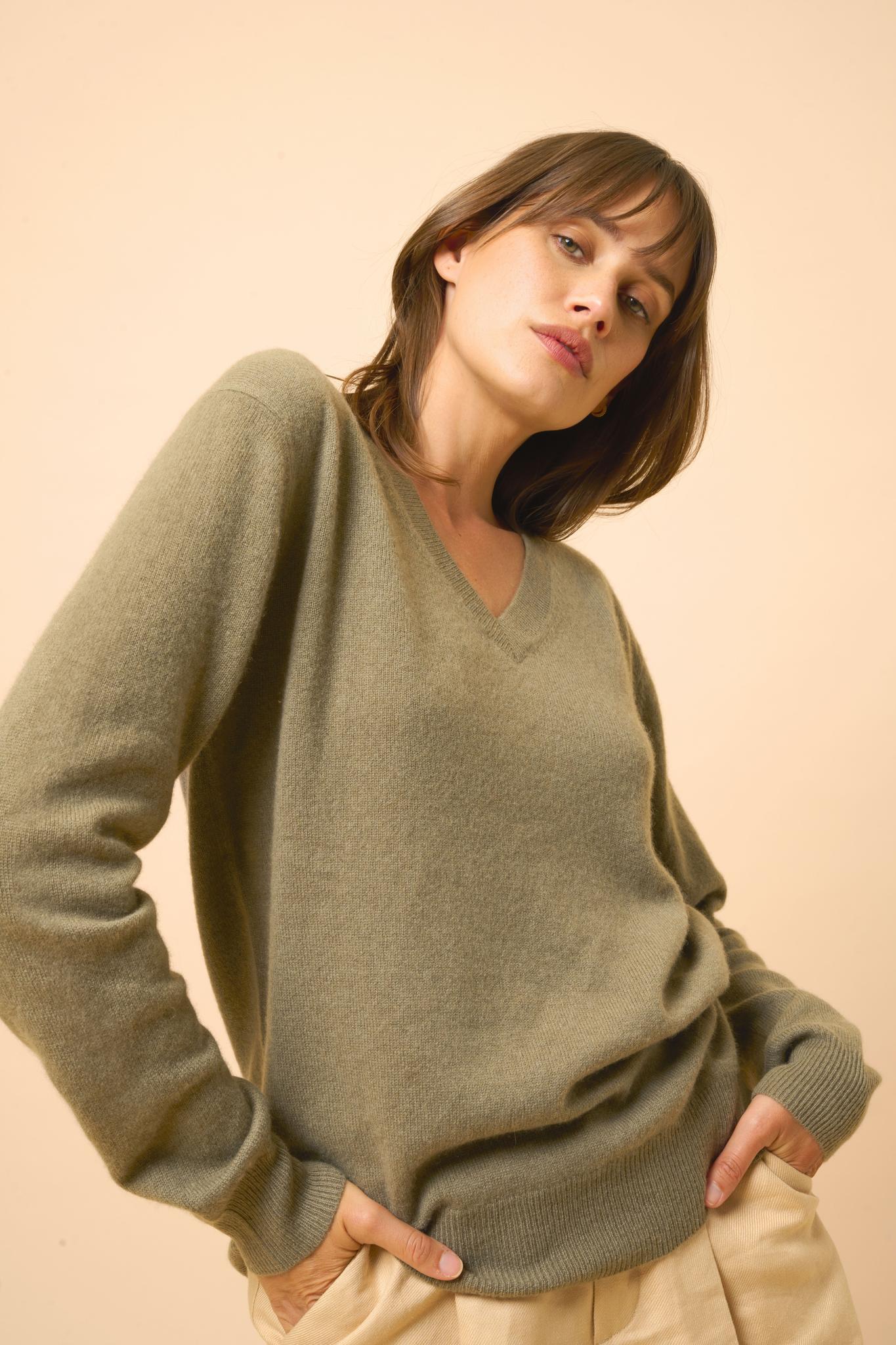 NORA v-neck army sweater