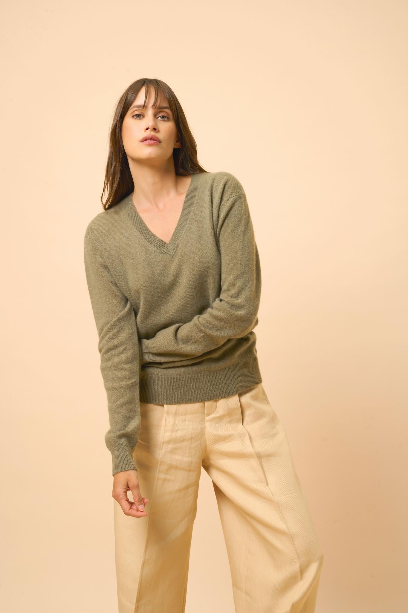 NORA v-neck army sweater