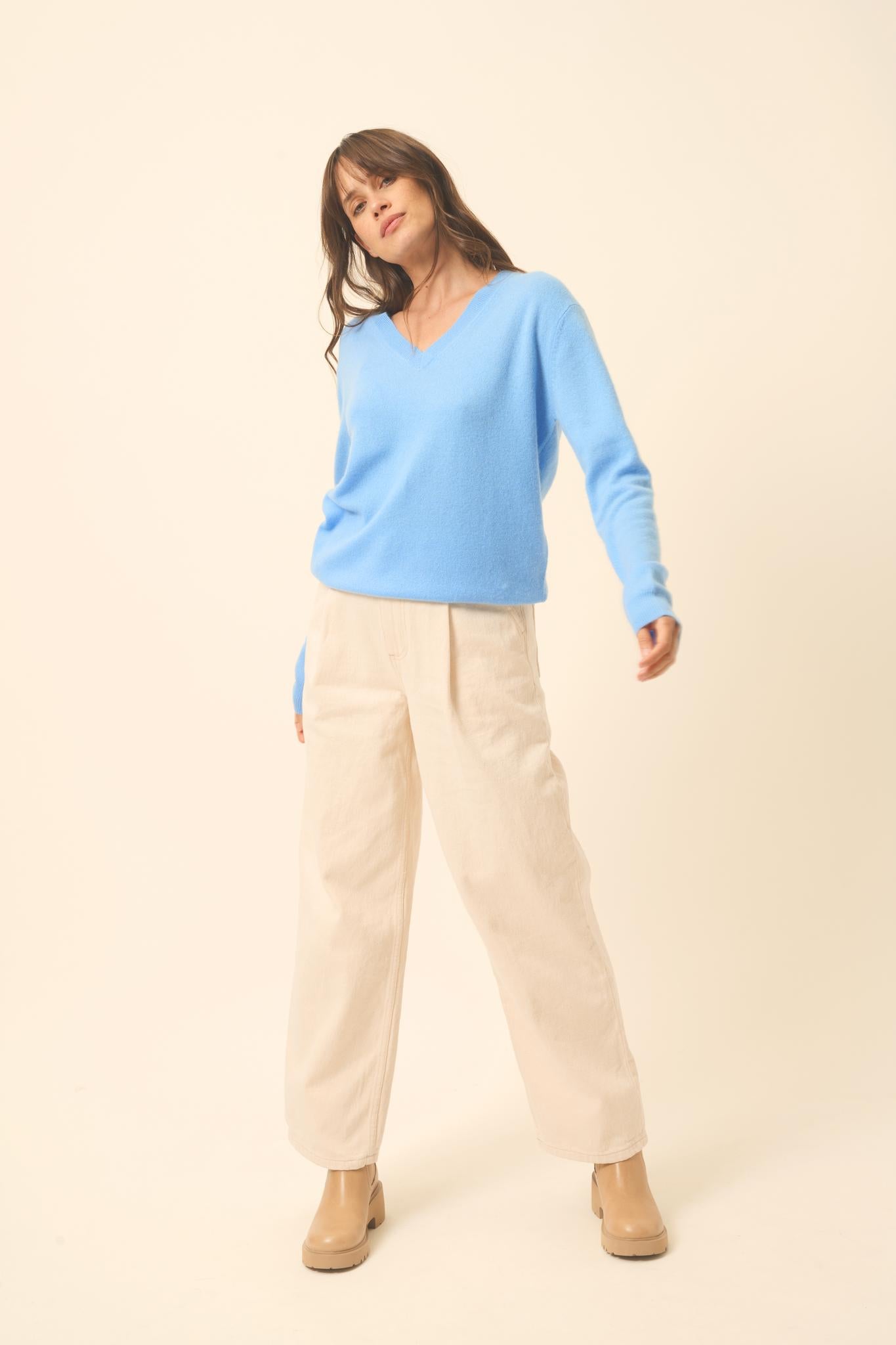 NORA v-neck sweater baby blue