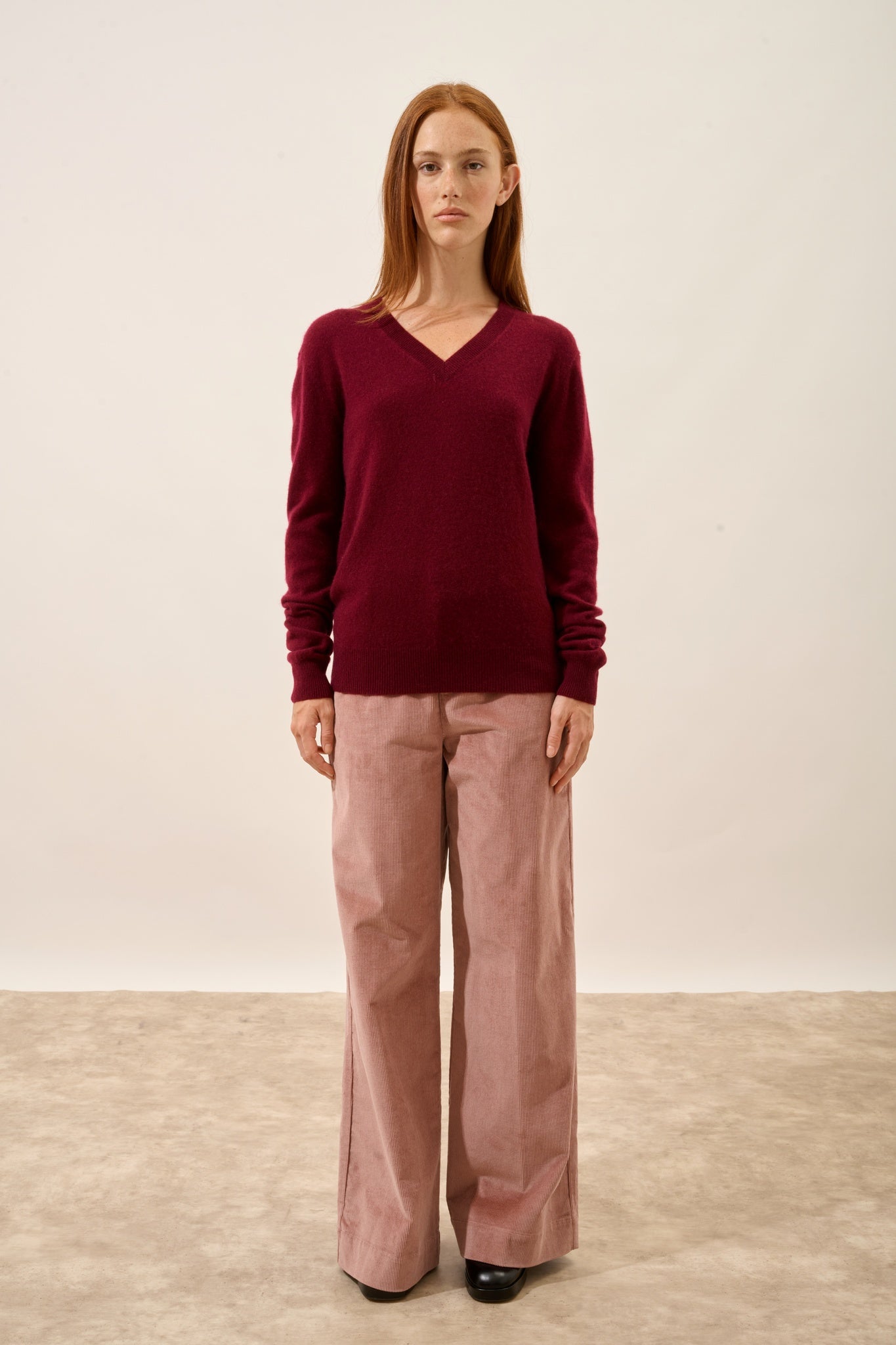 NORA pull col v bordeaux