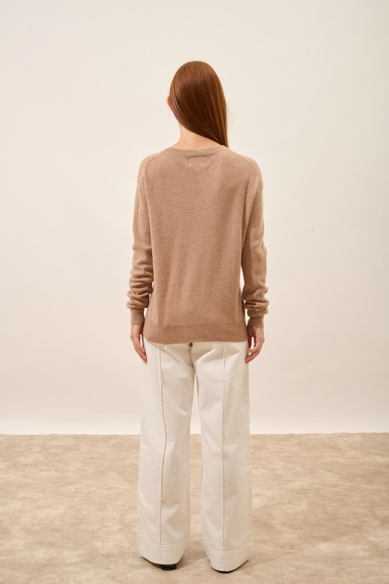 NORA pull col v camel chiné