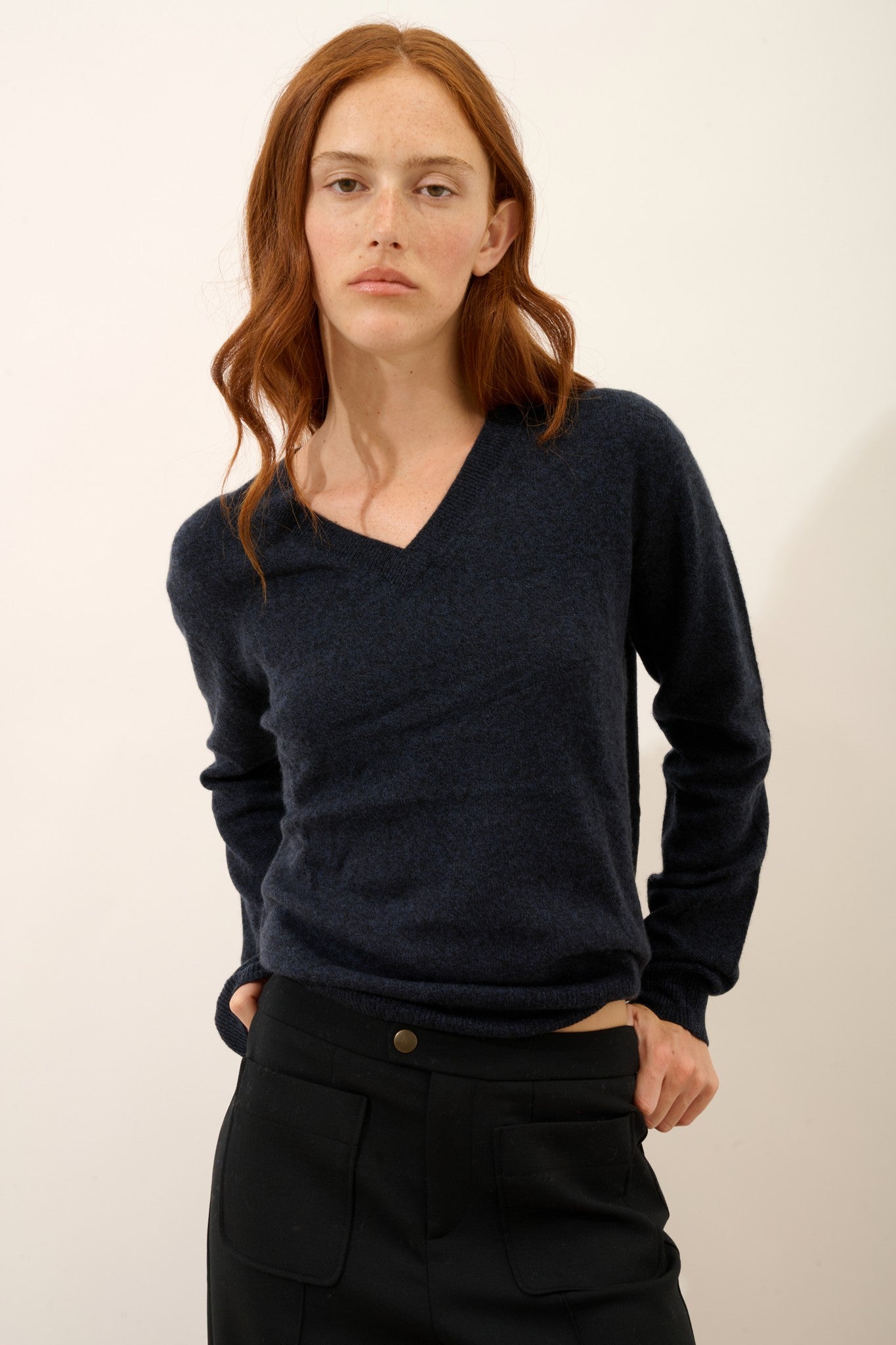 nora pull col v caviar 100% cachemire