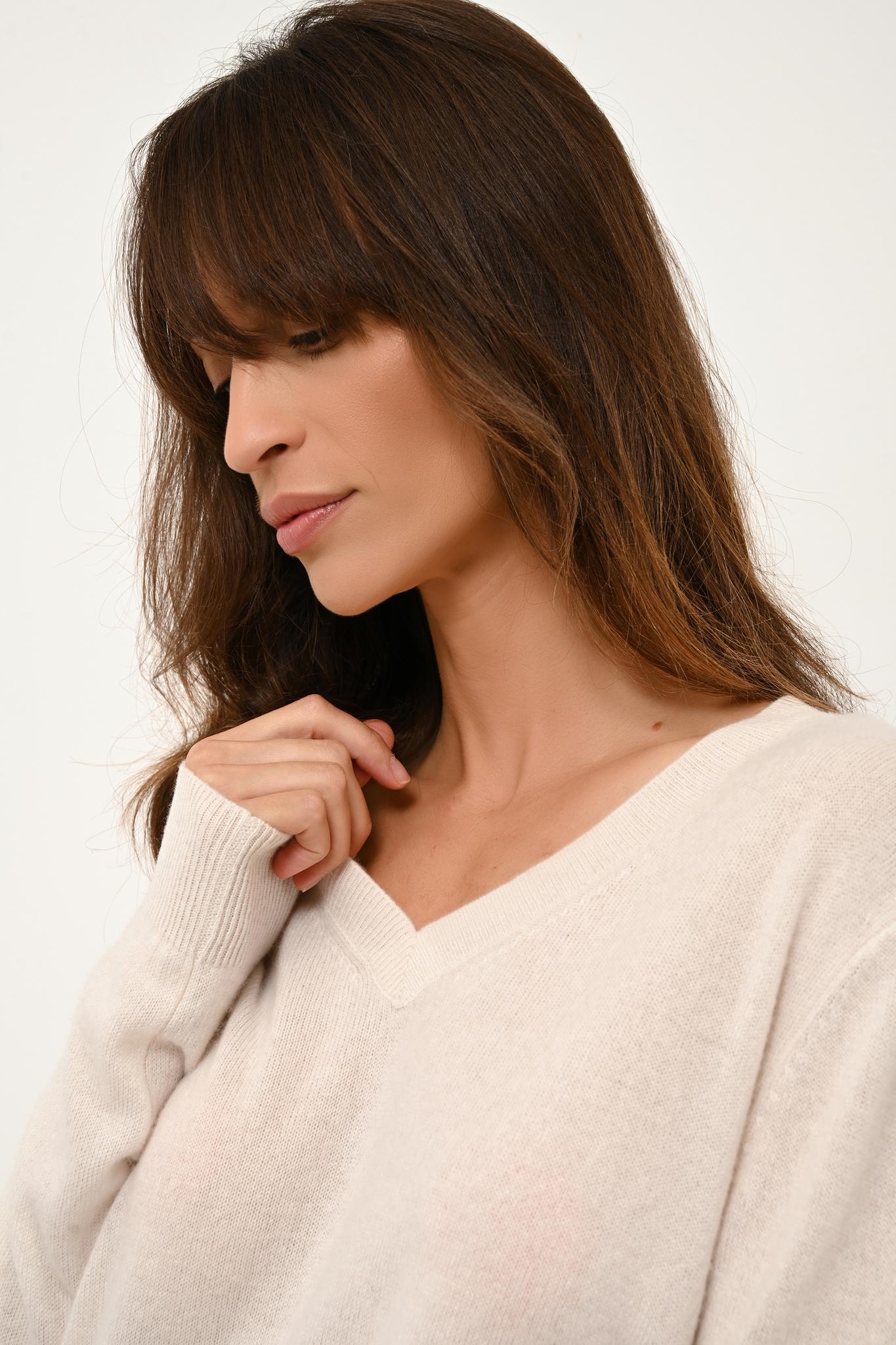 NORA ivory v-neck sweater