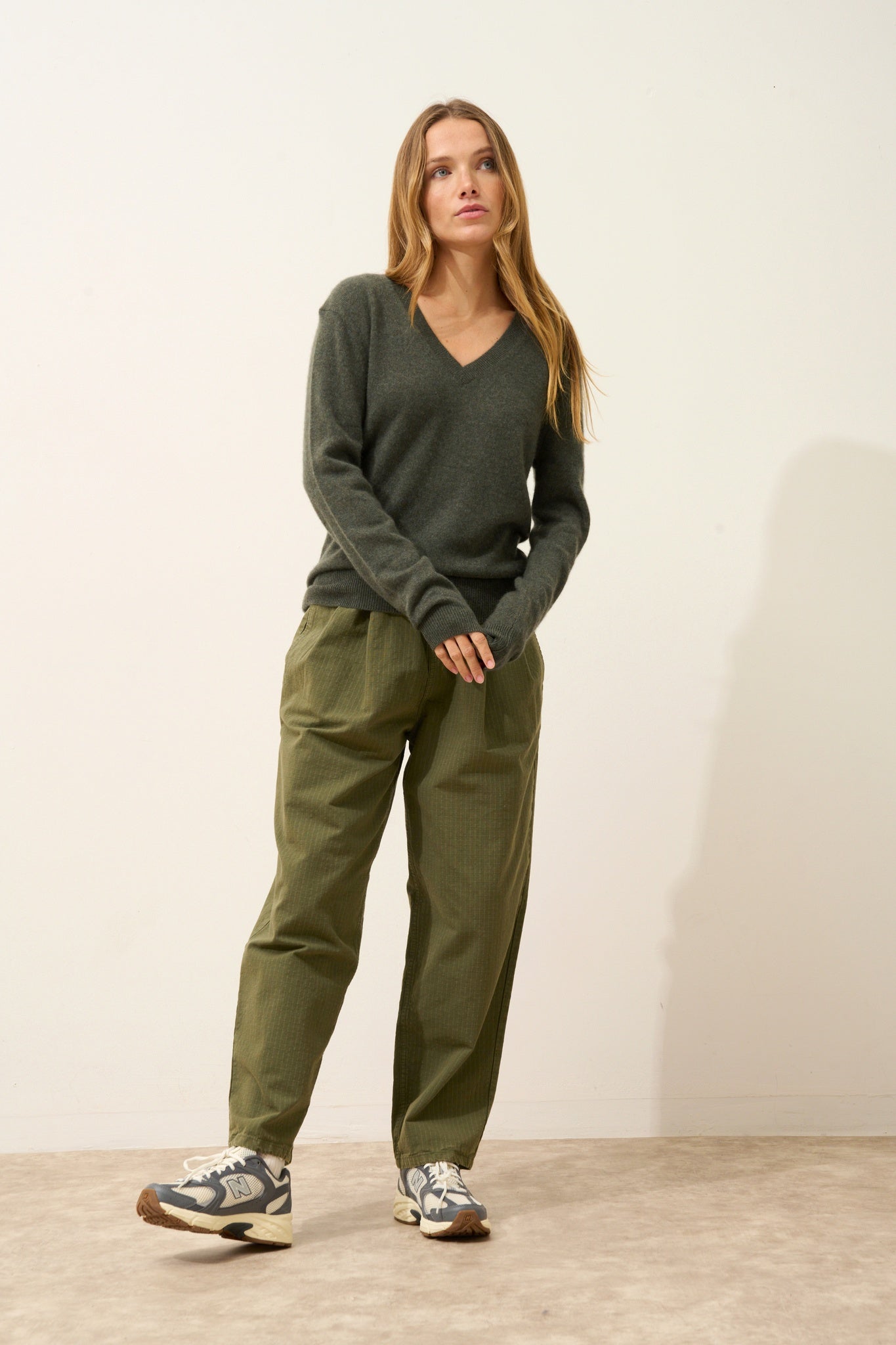 NORA pull col v kaki chiné