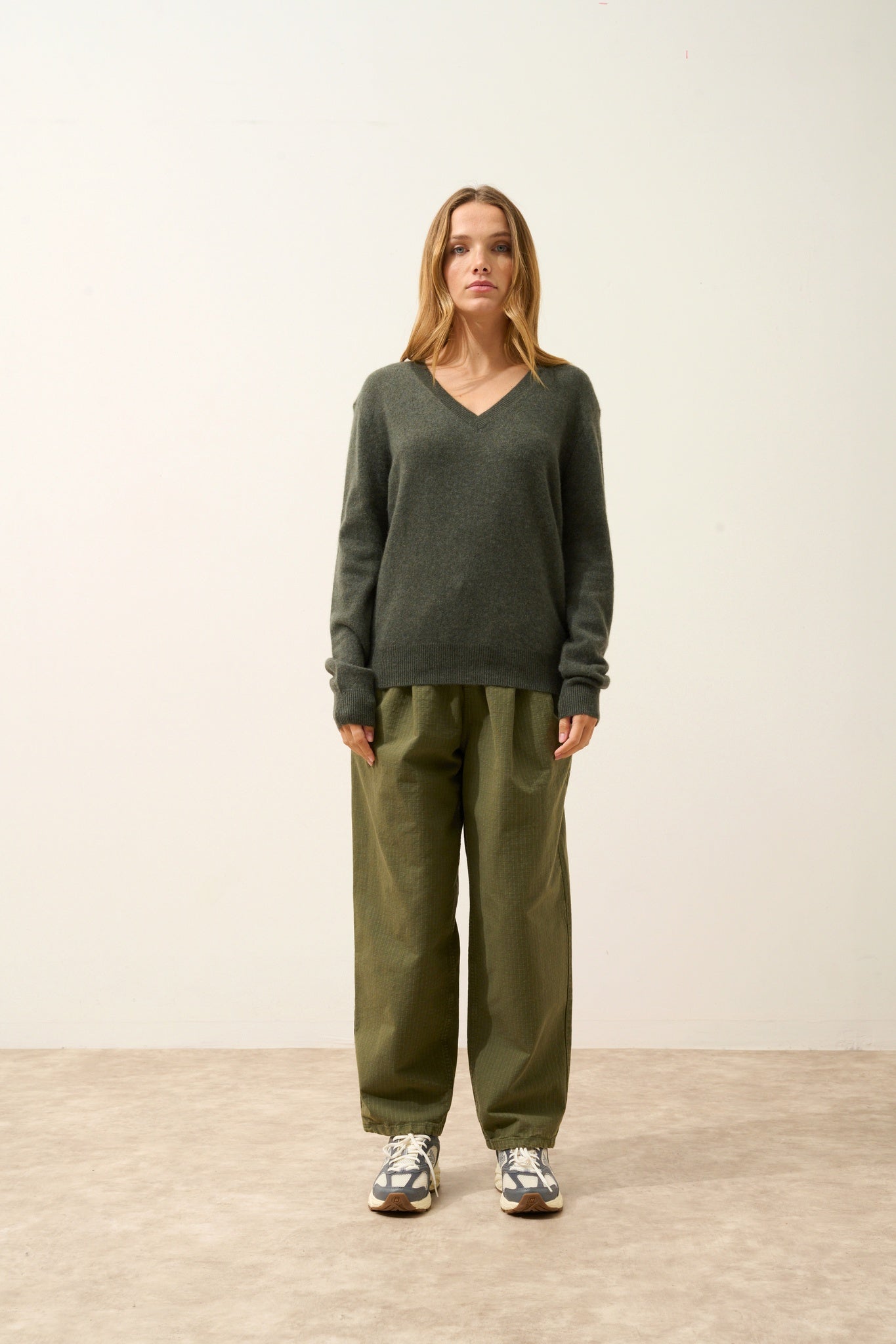 NORA pull col v kaki chiné