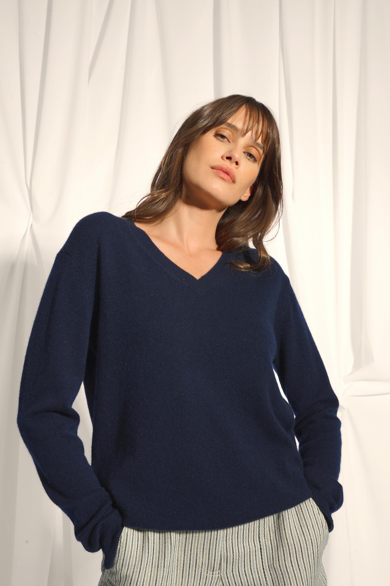 NORA pull col v navy