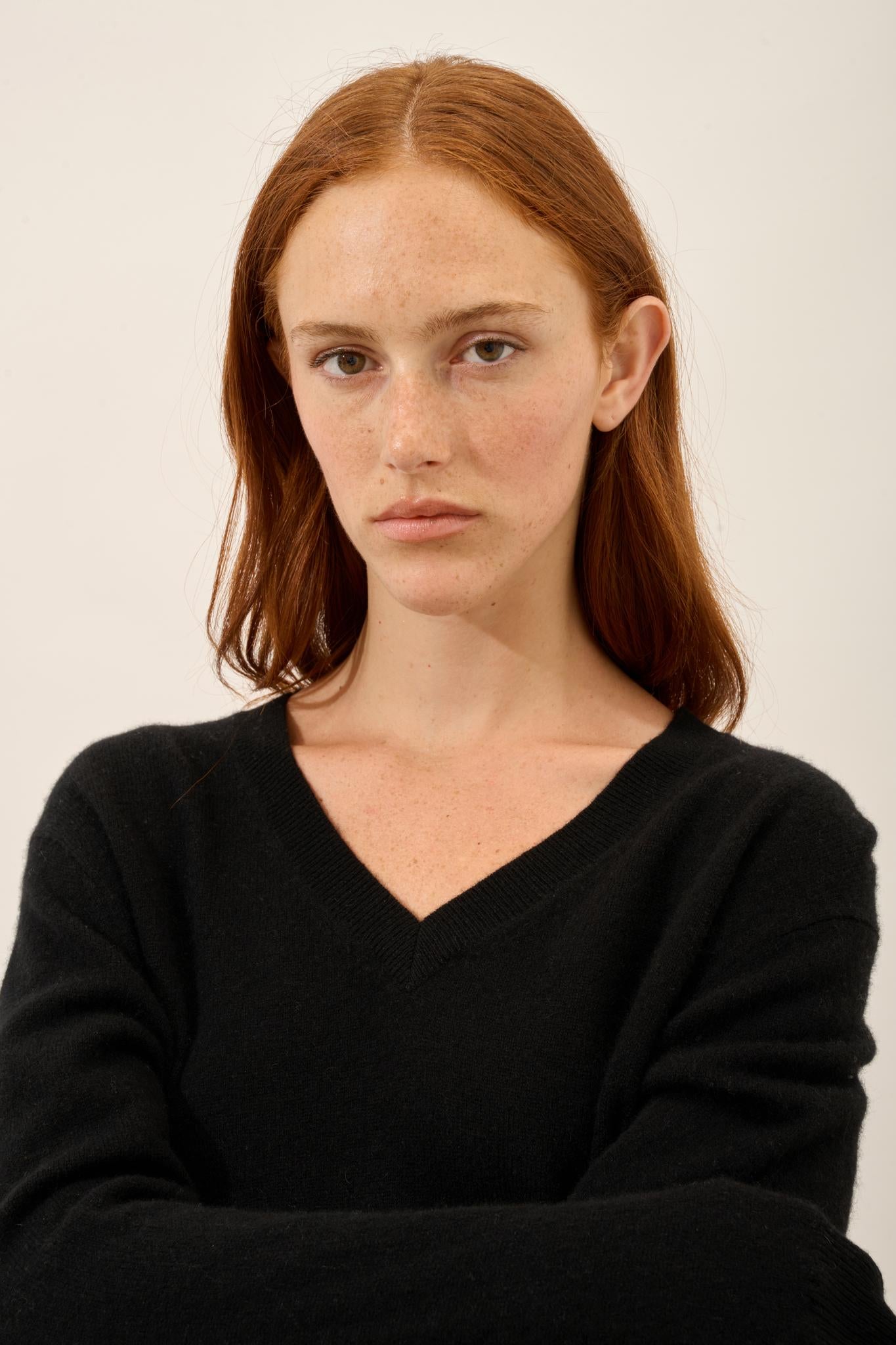 NORA black v-neck sweater