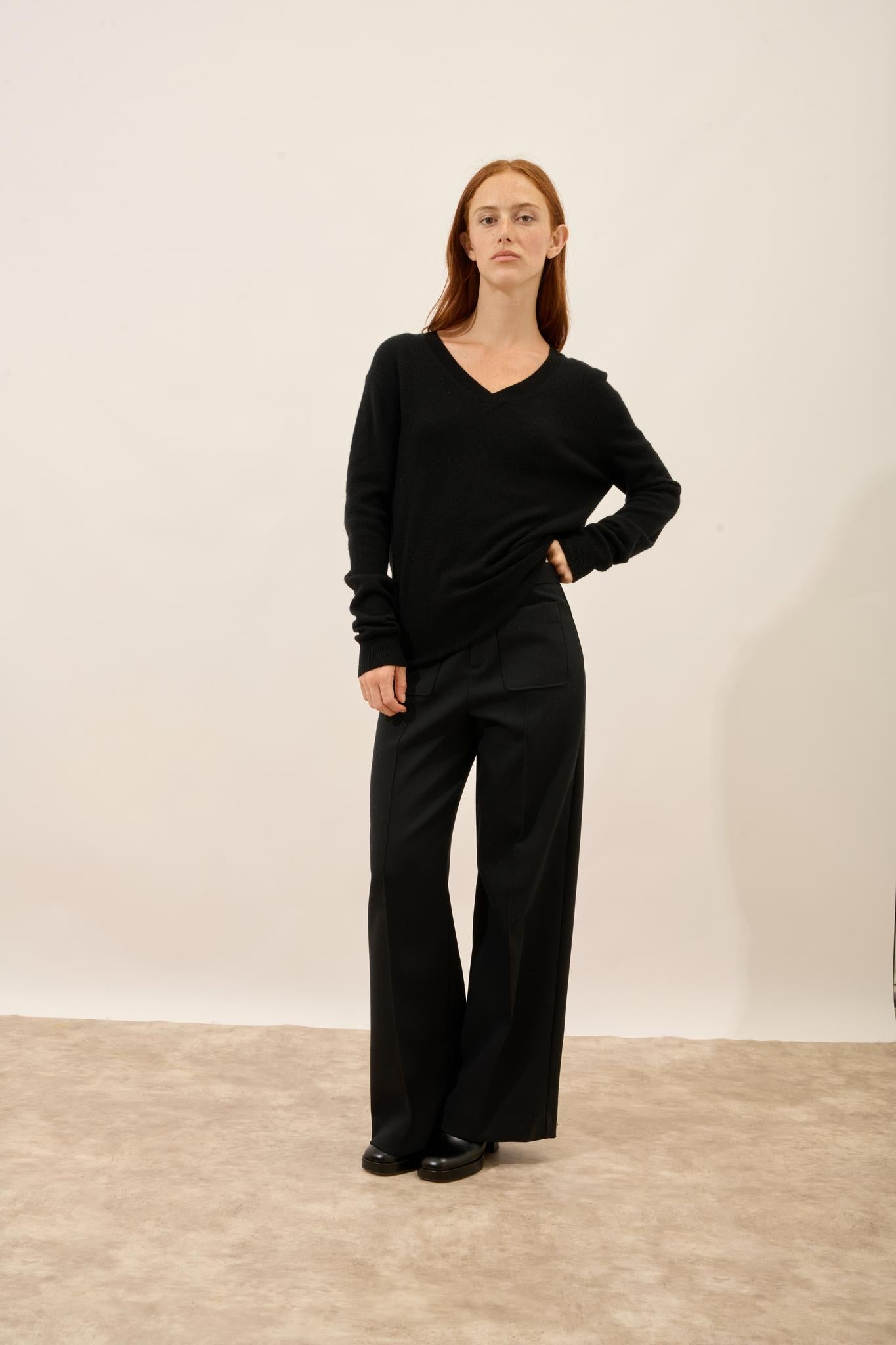 NORA black v-neck sweater