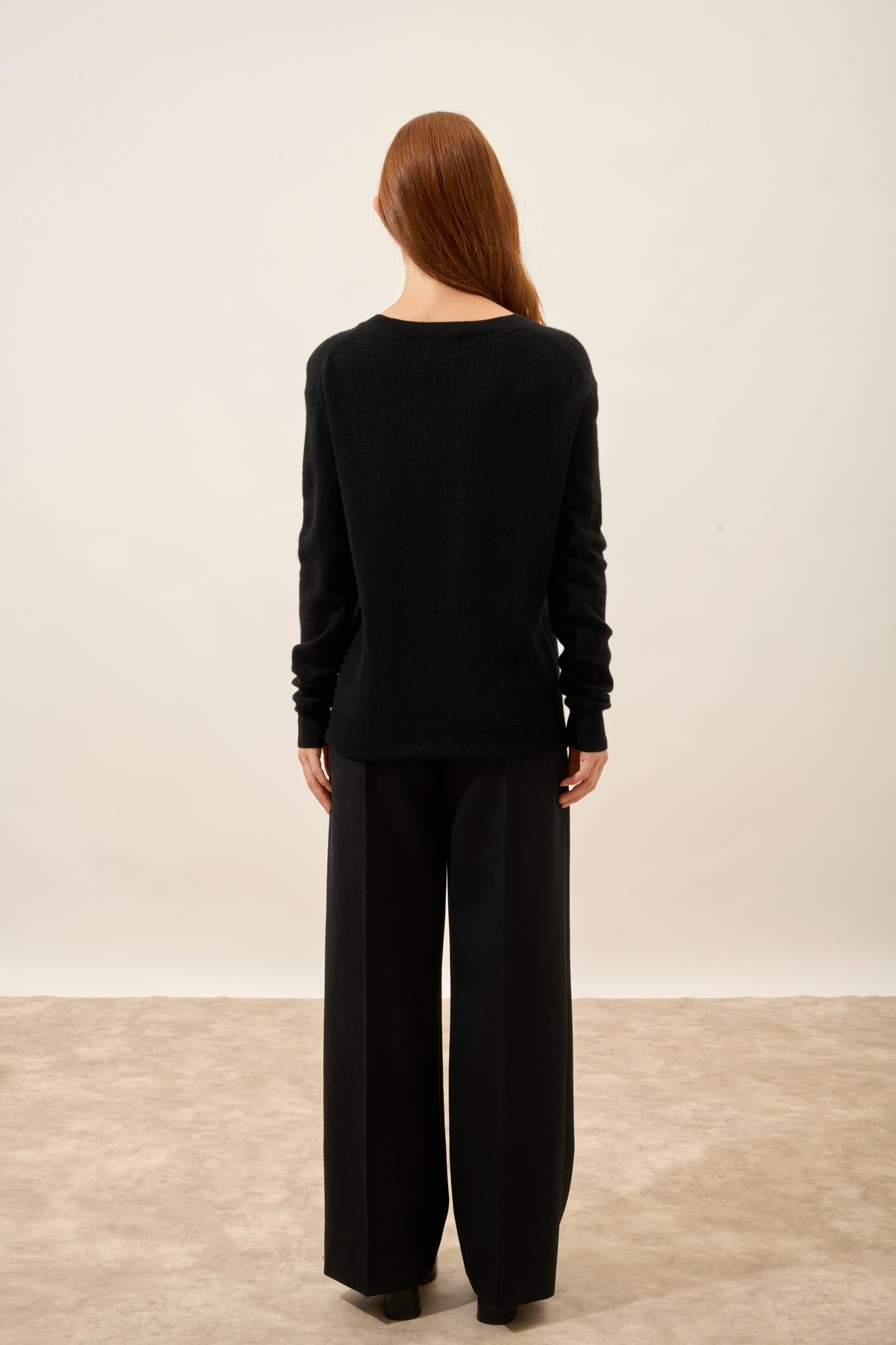NORA black v-neck sweater