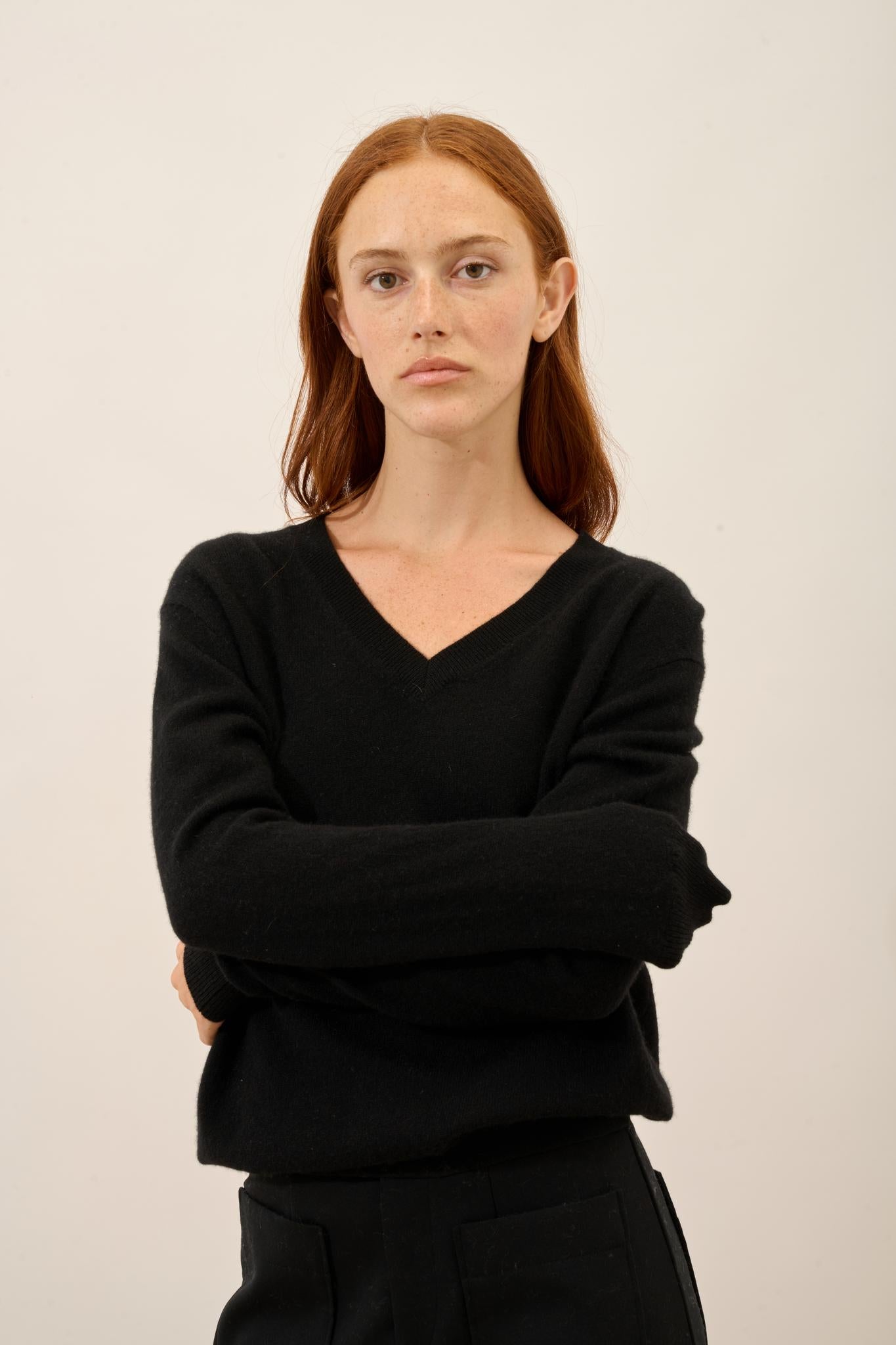 NORA black v-neck sweater