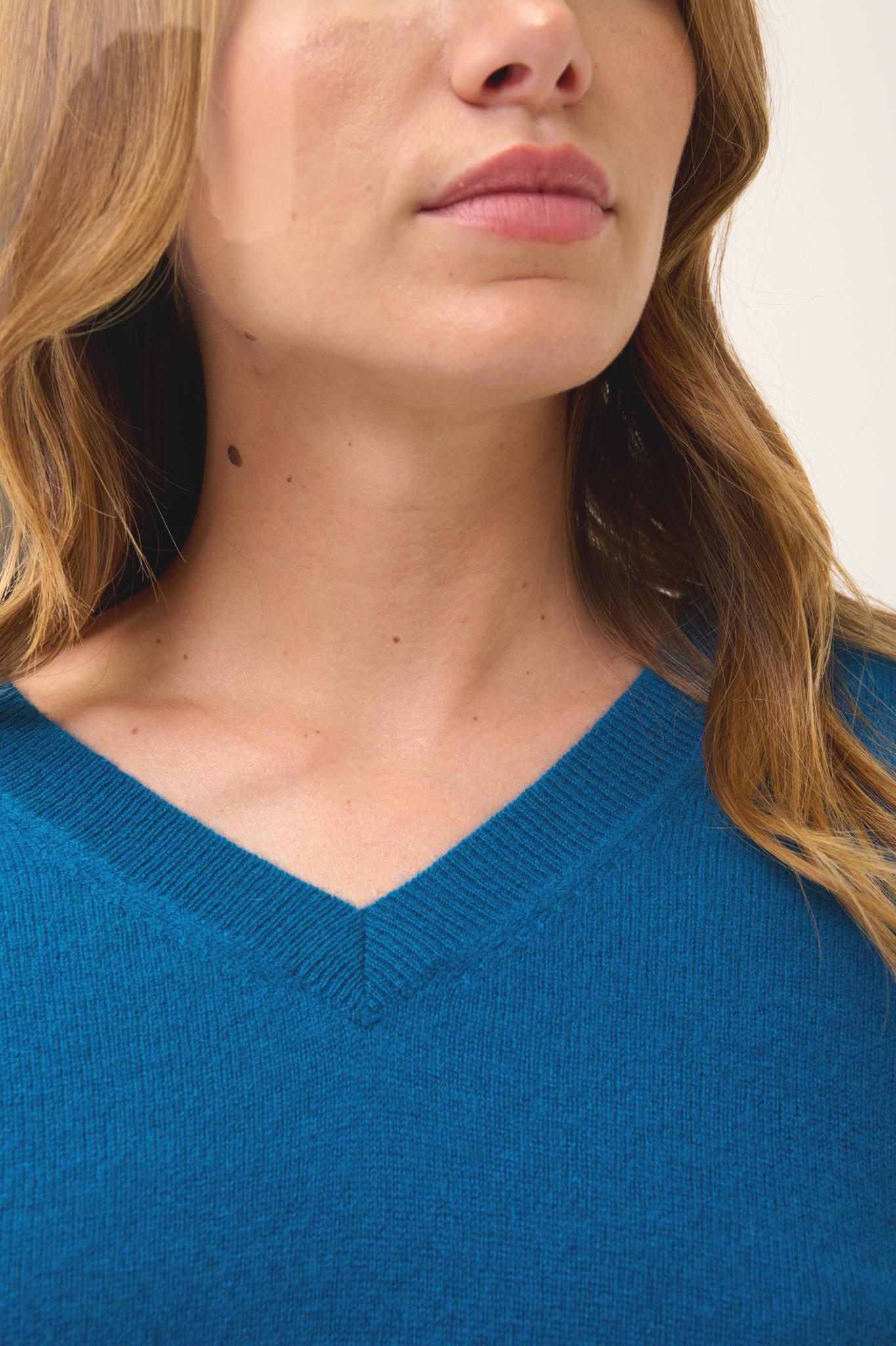 NORA peacock v-neck sweater