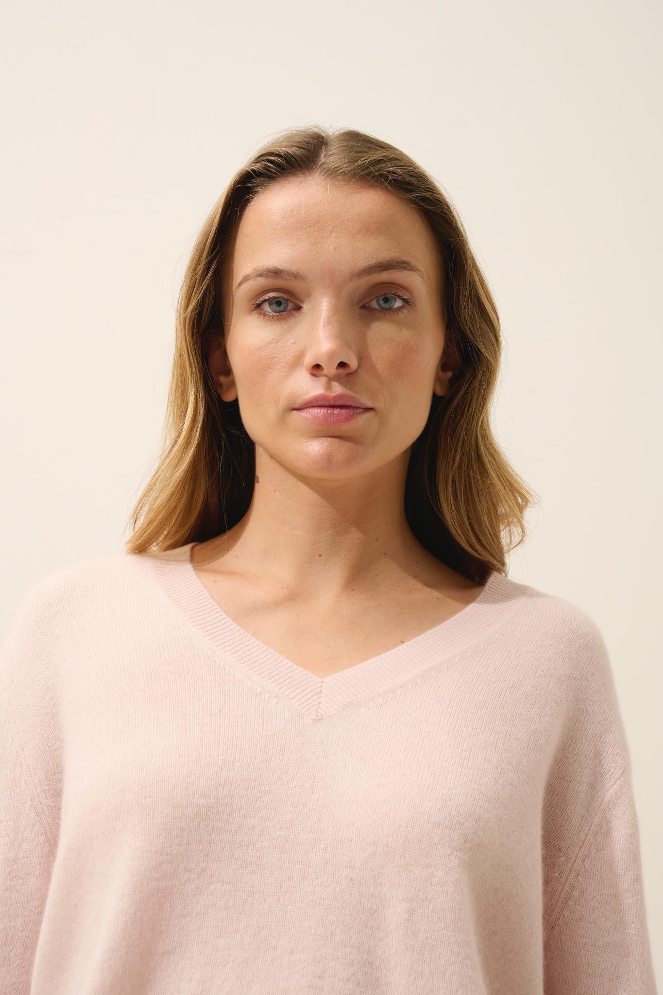NORA v-neck sweater powder