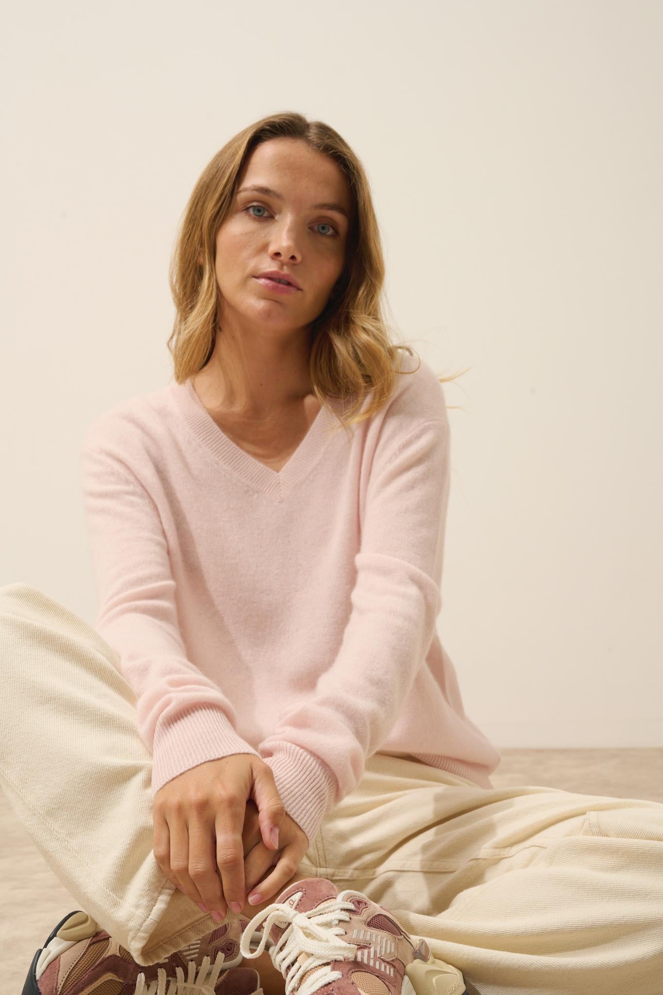 NORA v-neck sweater powder