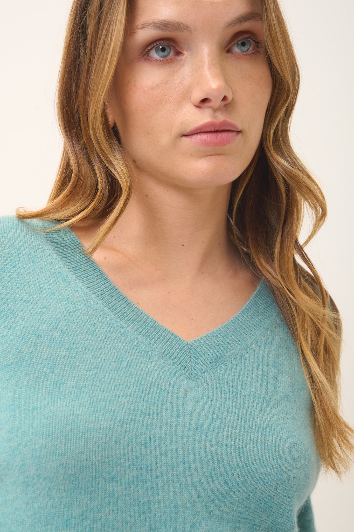 NORA pull col v vert chiné