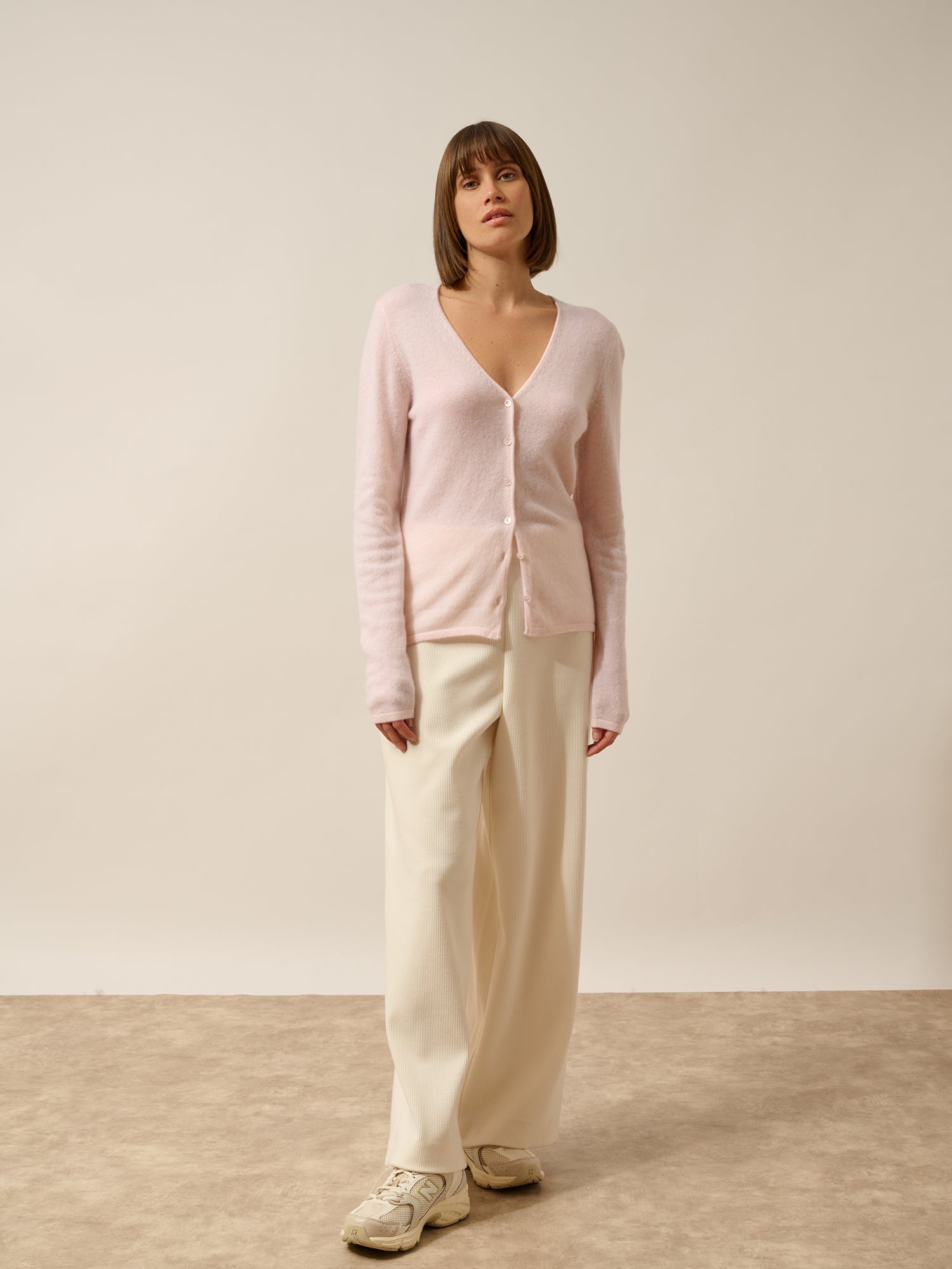 NORMA cardigan col v baby pink