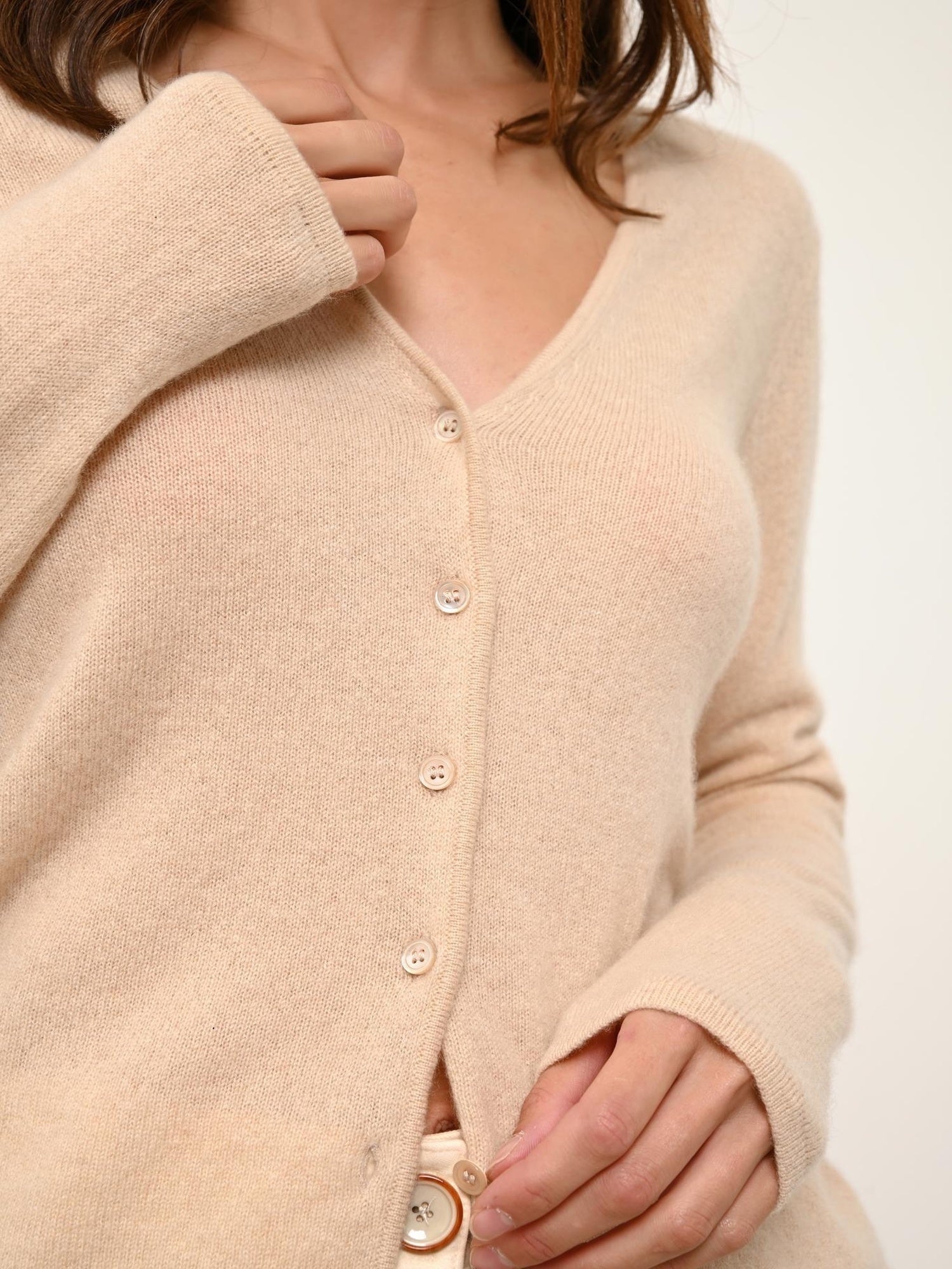 NORMA v-neck cardigan sand